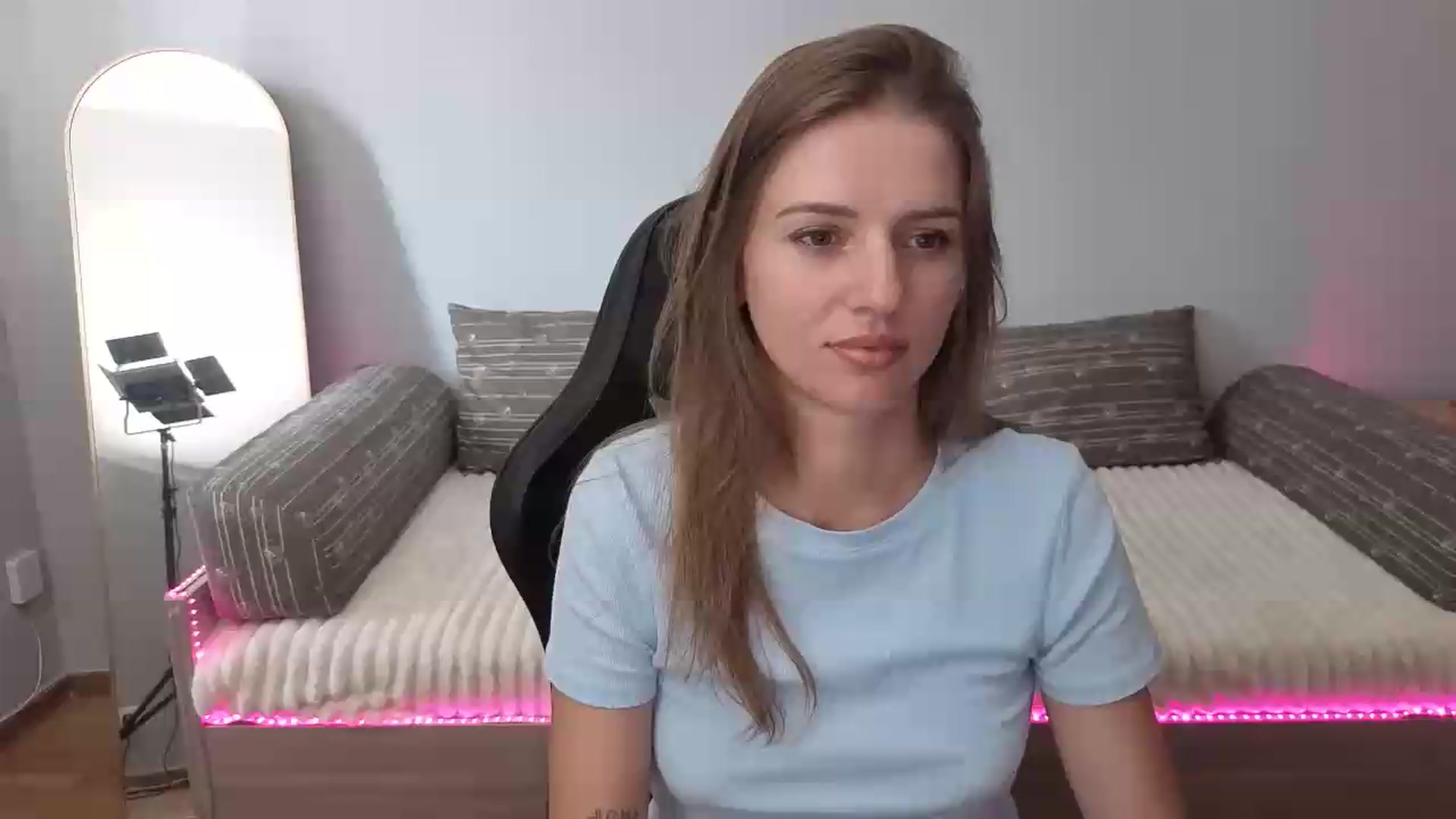 Gallery image thumbnail from LunaMira's myfreecams stream on, 08/08/2026, 13:02 image 12 of 20