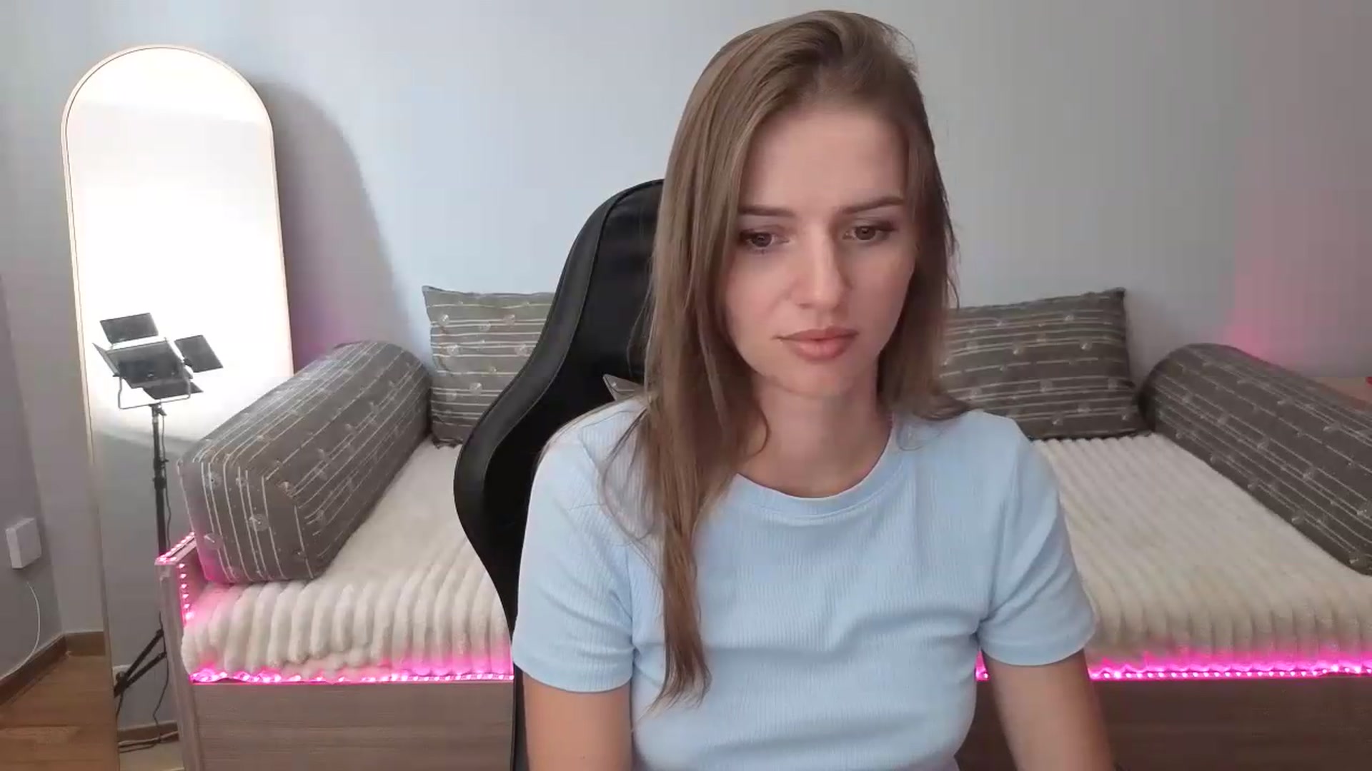 Gallery image thumbnail from LunaMira's myfreecams stream on, 08/08/2026, 13:02 image 13 of 20