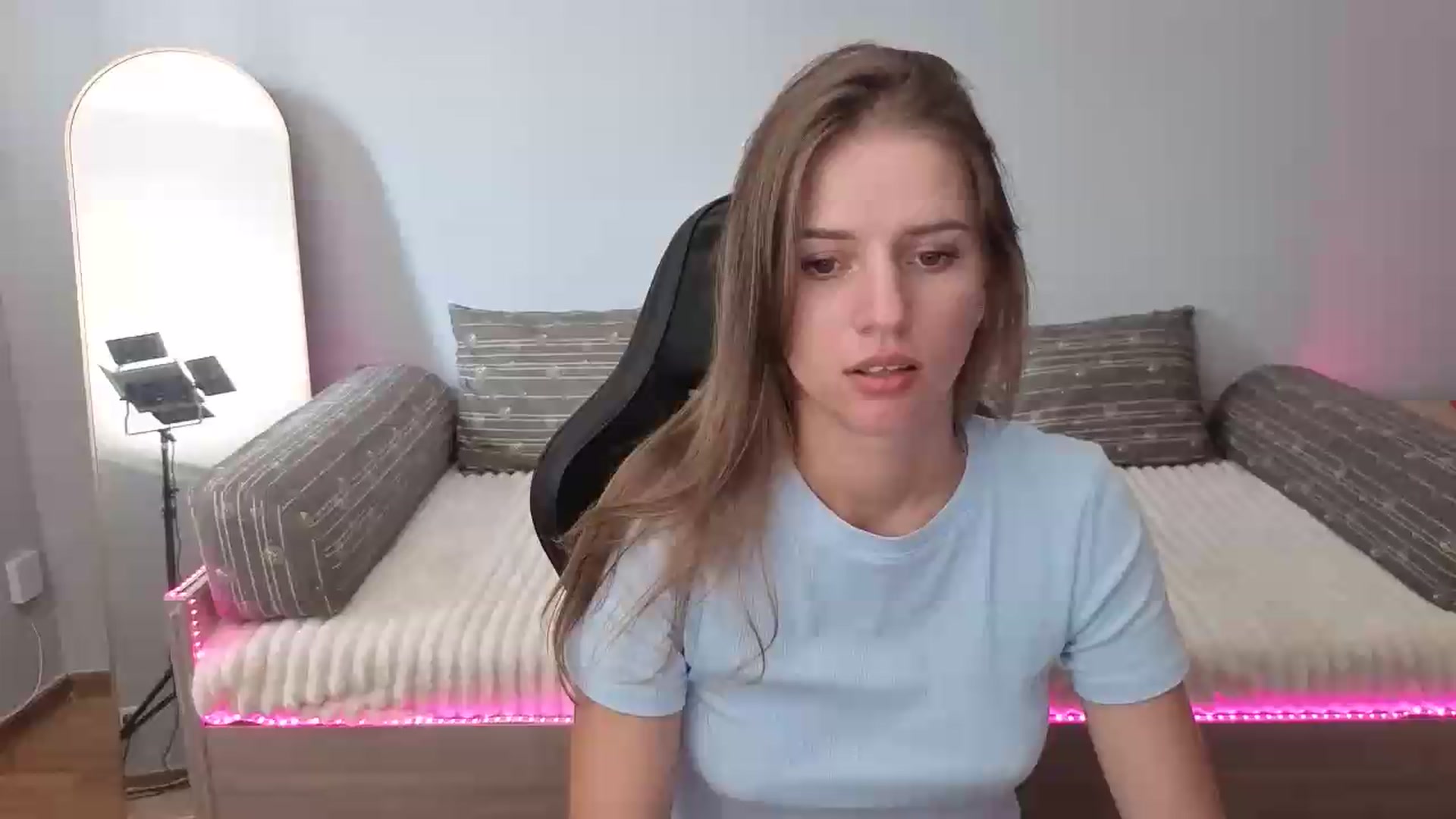 Gallery image thumbnail from LunaMira's myfreecams stream on, 08/08/2026, 13:02 image 6 of 20