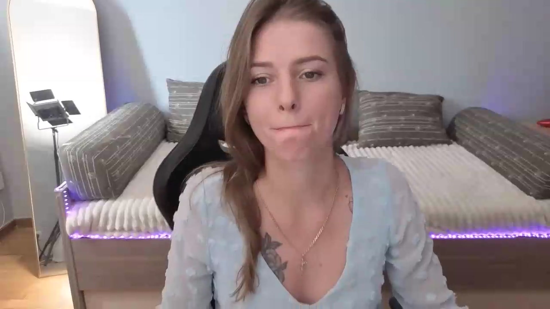 Gallery image thumbnail from LunaMira's myfreecams stream on, 08/10/2026, 09:58 image 2 of 20