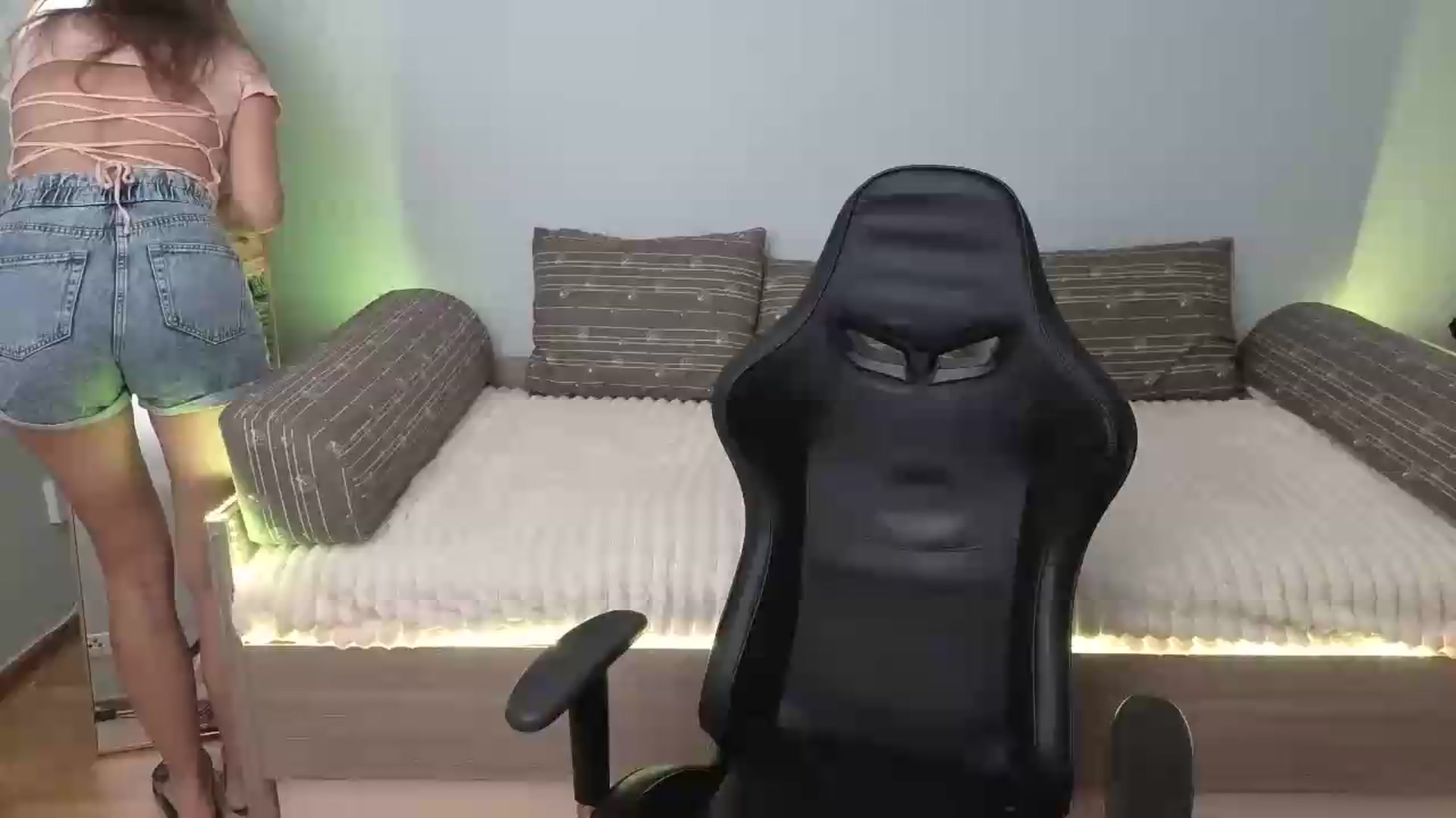 Gallery image thumbnail from LunaMira's myfreecams stream on, 08/12/2026, 09:19 image 1 of 20