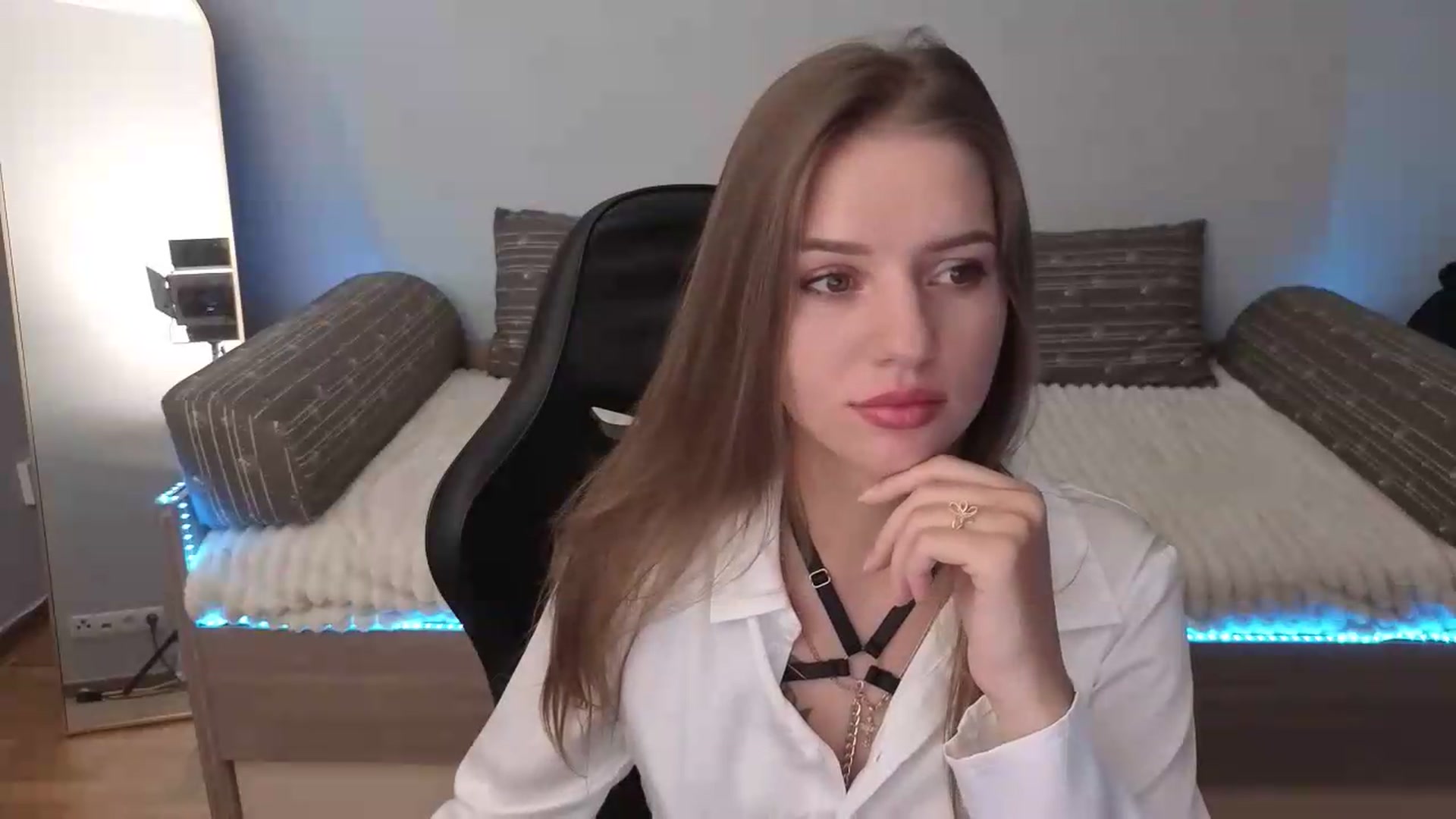 Gallery image thumbnail from LunaMira's myfreecams stream on, 08/12/2026, 11:02 image 5 of 20
