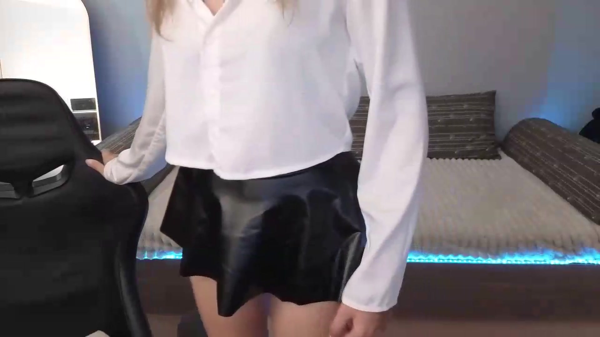 Gallery image thumbnail from LunaMira's myfreecams stream on, 08/12/2026, 11:31 image 3 of 20