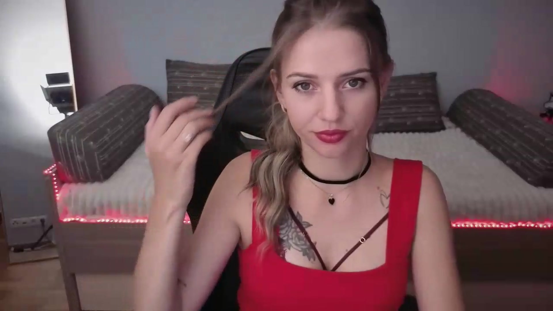 Gallery image thumbnail from LunaMira's myfreecams stream on, 08/13/2026, 12:01 image 19 of 20