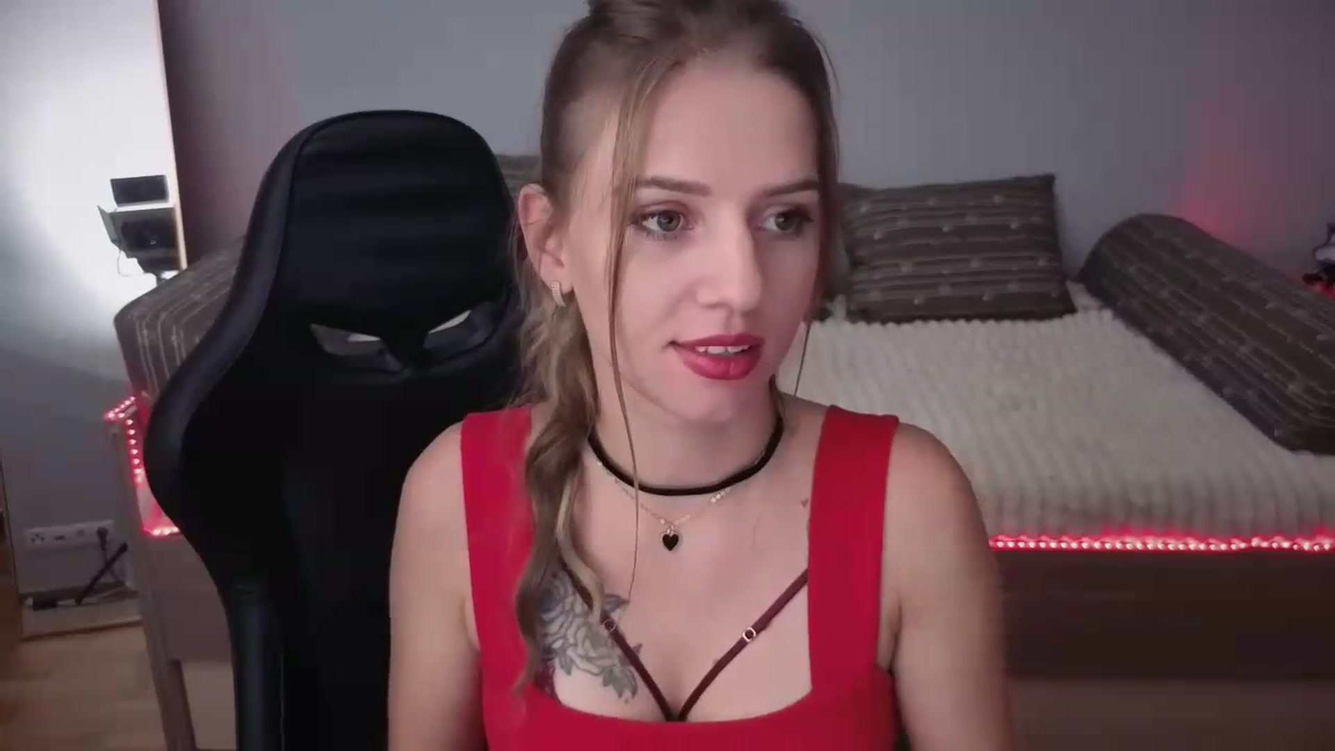 Gallery image thumbnail from LunaMira's myfreecams stream on, 08/13/2026, 12:01 image 17 of 20