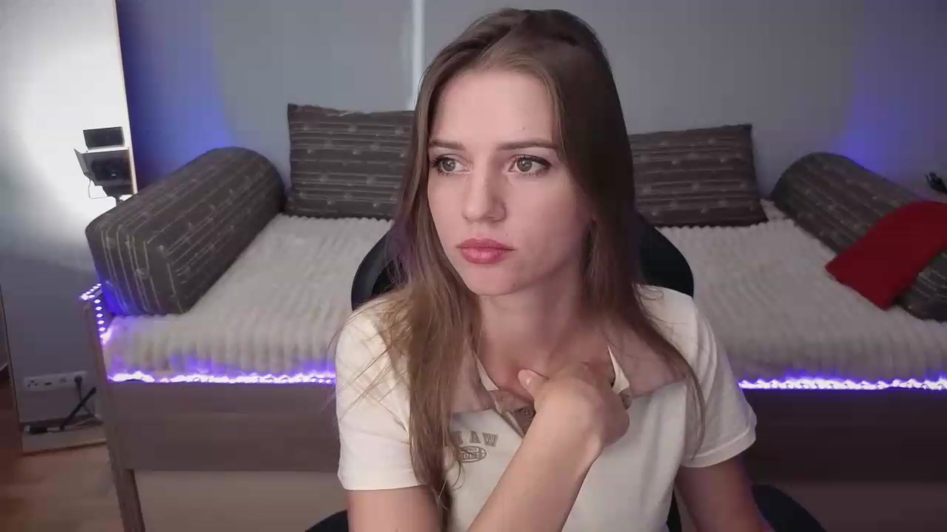 Gallery image thumbnail from LunaMira's myfreecams stream on, 08/13/2026, 15:19 image 14 of 20