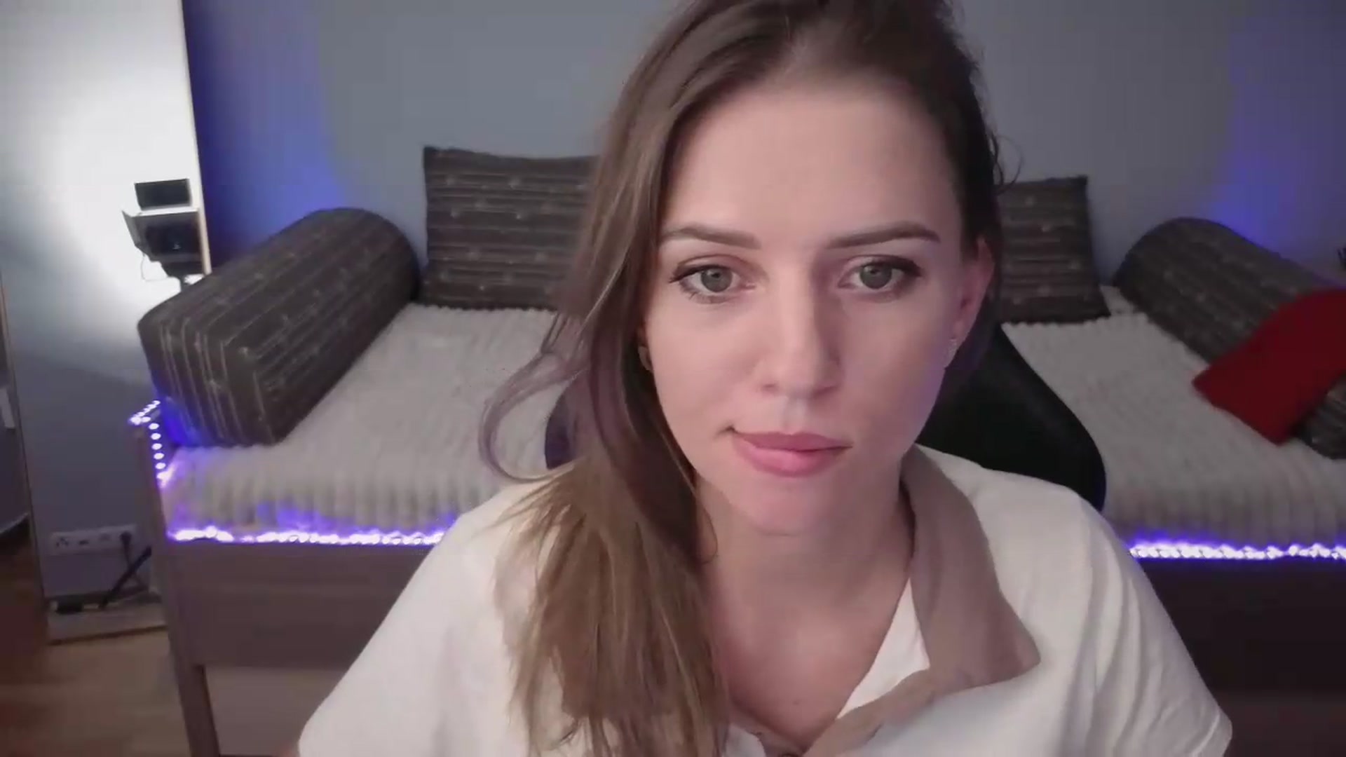 Gallery image thumbnail from LunaMira's myfreecams stream on, 08/13/2026, 16:09 image 15 of 20