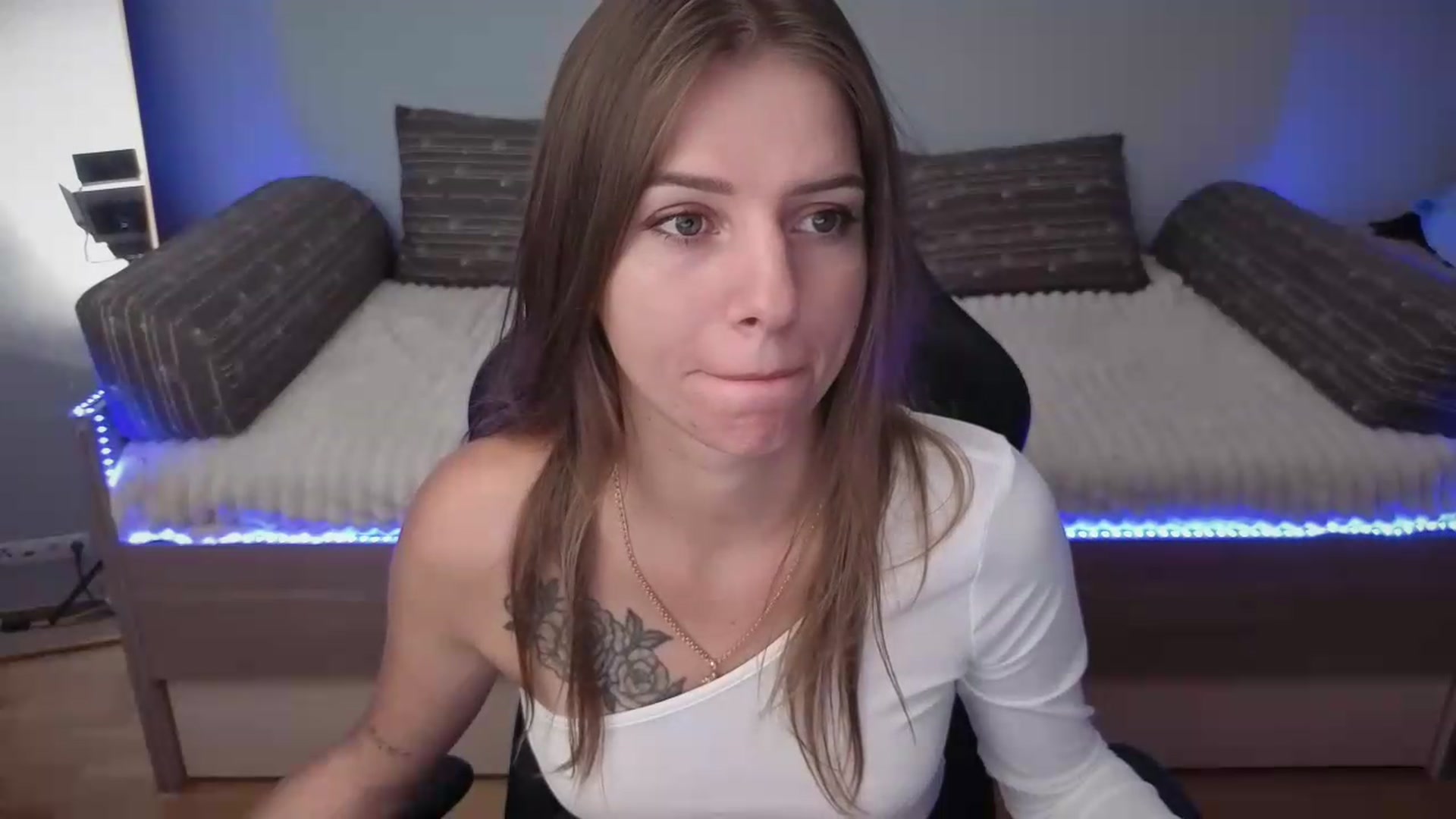 Gallery image thumbnail from LunaMira's myfreecams stream on, 08/14/2026, 11:27 image 9 of 20