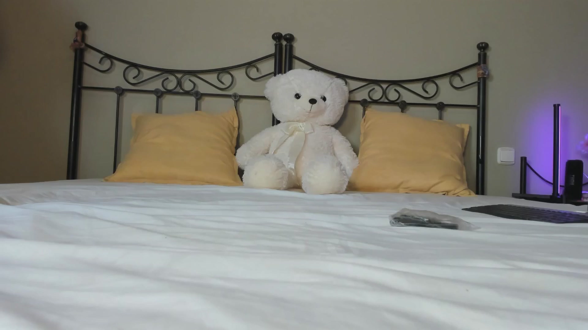 Gallery image thumbnail from LunaMystyque's myfreecams stream on, 04/04/2025, 24:14 image 5 of 20