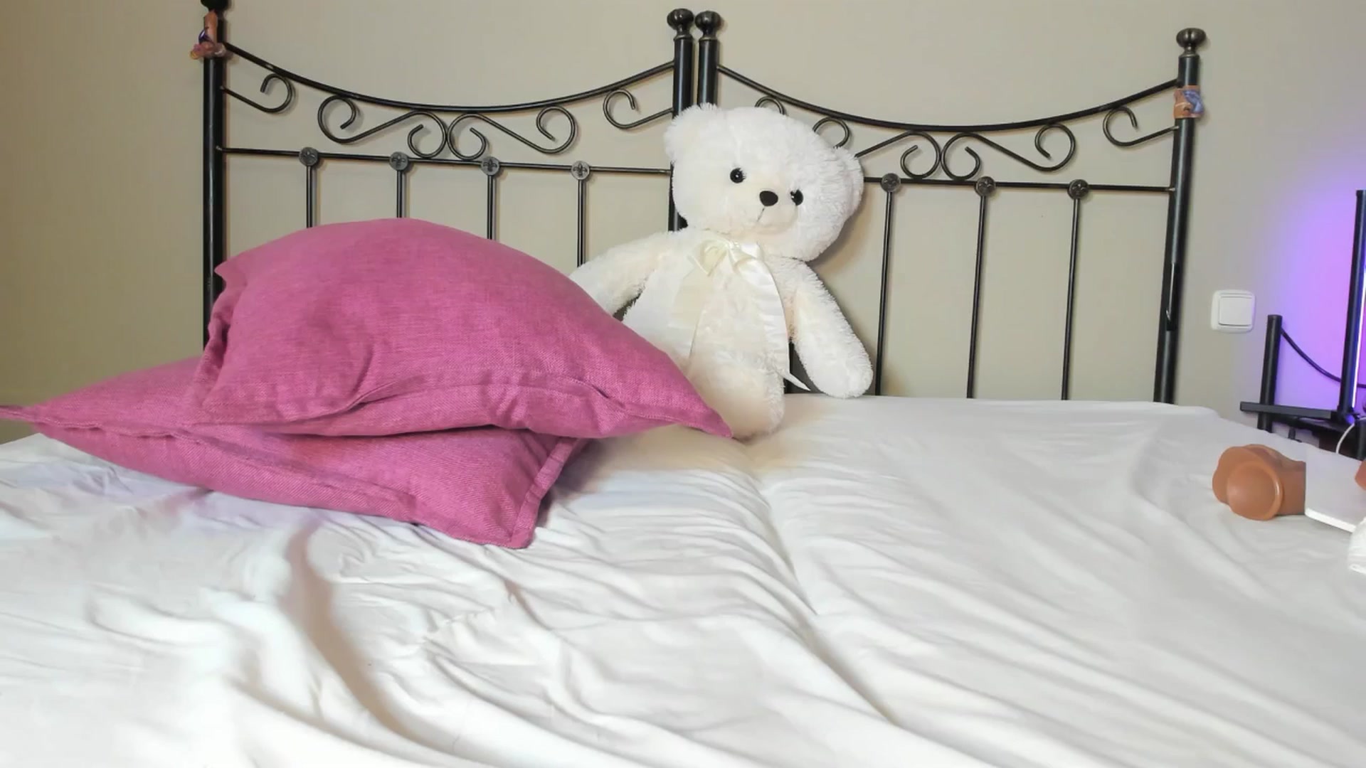 Gallery image thumbnail from LunaMystyque's myfreecams stream on, 04/06/2025, 24:09 image 17 of 20