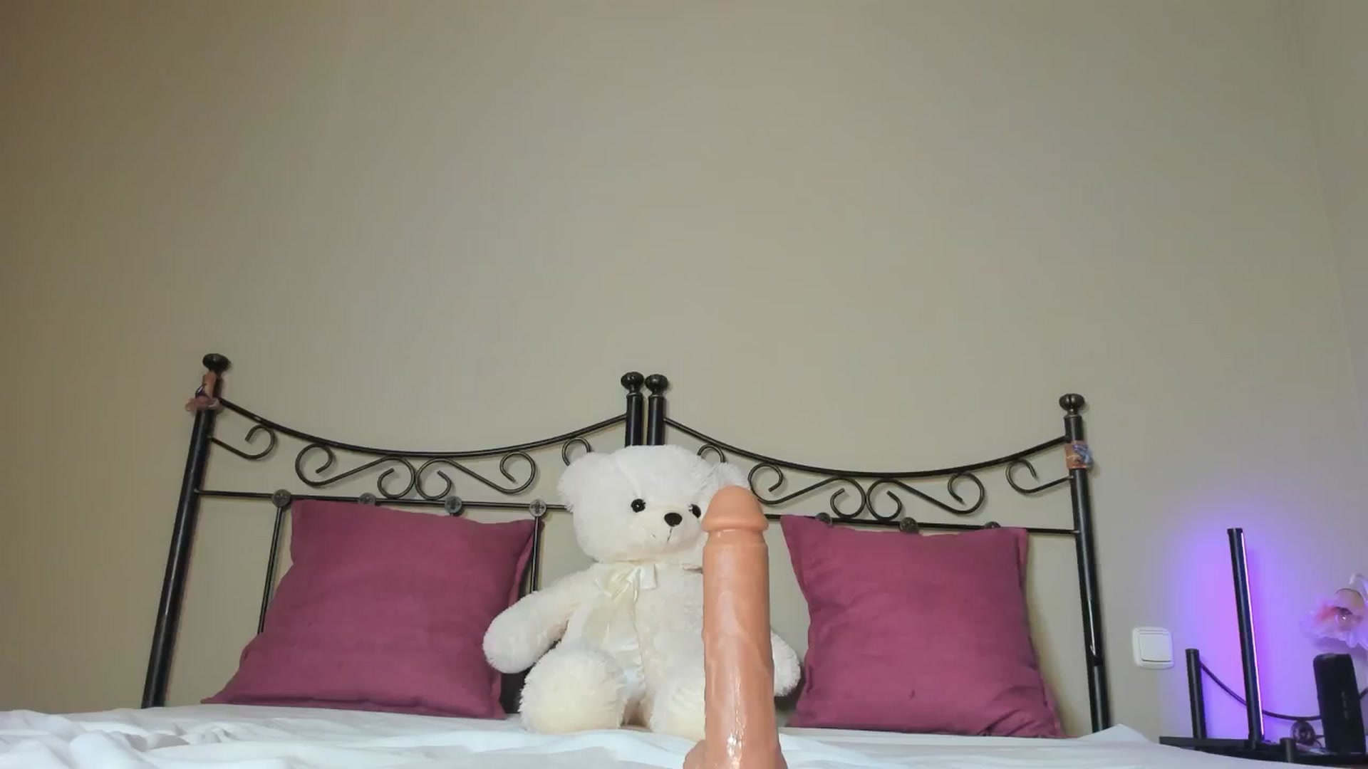 Gallery image thumbnail from LunaMystyque's myfreecams stream on, 04/10/2025, 23:14 image 3 of 20