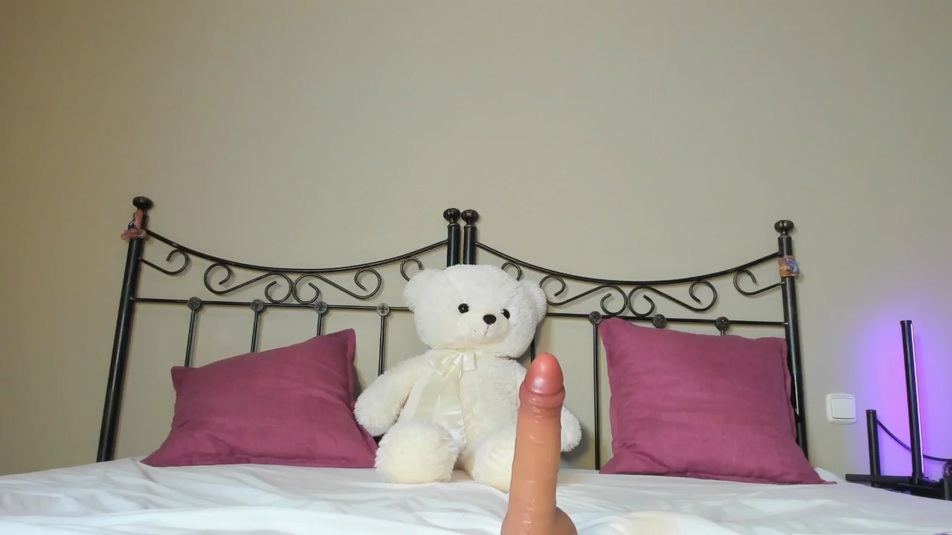 Gallery image thumbnail from LunaMystyque's myfreecams stream on, 04/10/2025, 23:14 image 13 of 20