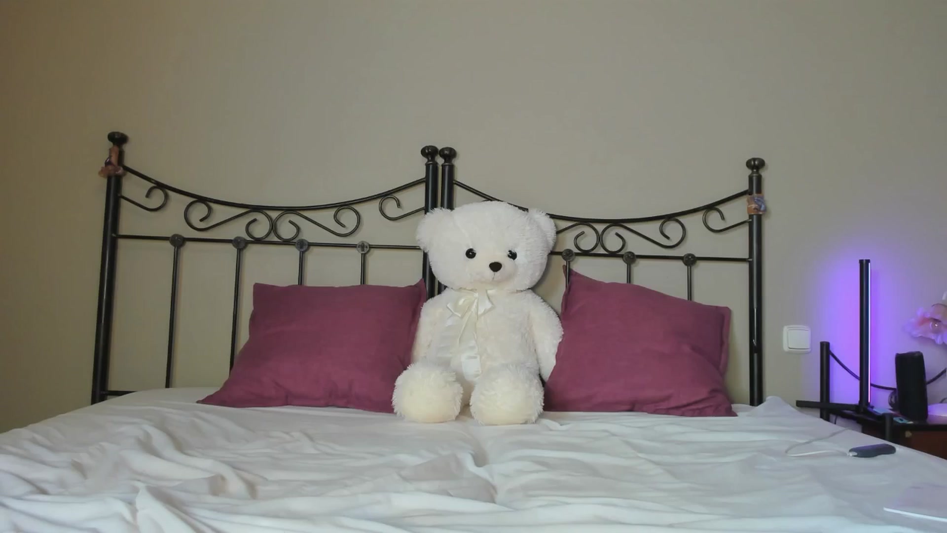 Gallery image thumbnail from LunaMystyque's myfreecams stream on, 04/12/2025, 24:15 image 19 of 20