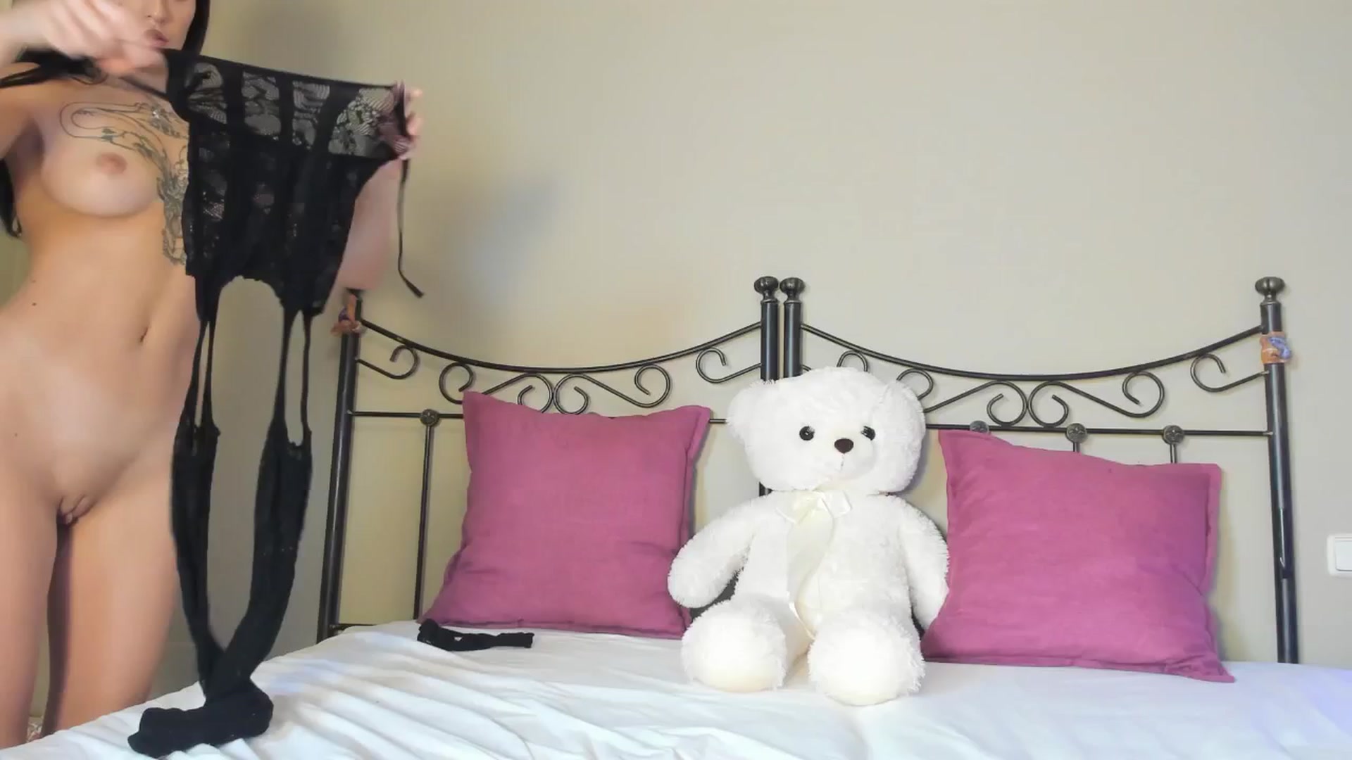 Gallery image thumbnail from LunaMystyque's myfreecams stream on, 04/16/2025, 20:55 image 8 of 20