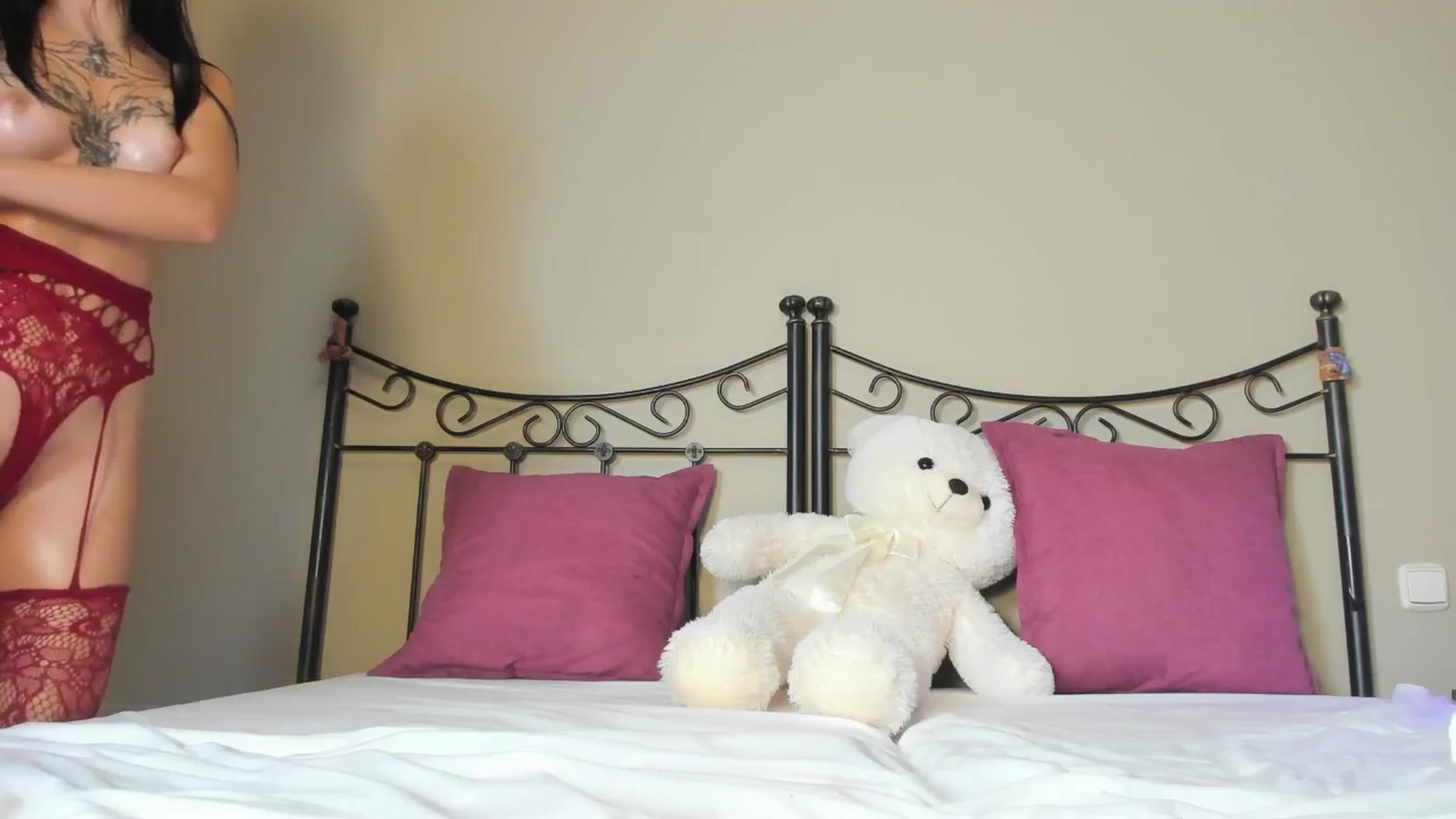 Gallery image thumbnail from LunaMystyque's myfreecams stream on, 04/17/2025, 20:34 image 9 of 20