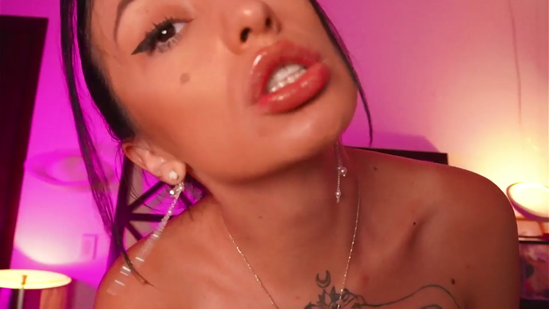 Gallery image thumbnail from LunaMystyque's myfreecams stream on, 10/02/2025, 24:08 image 15 of 20