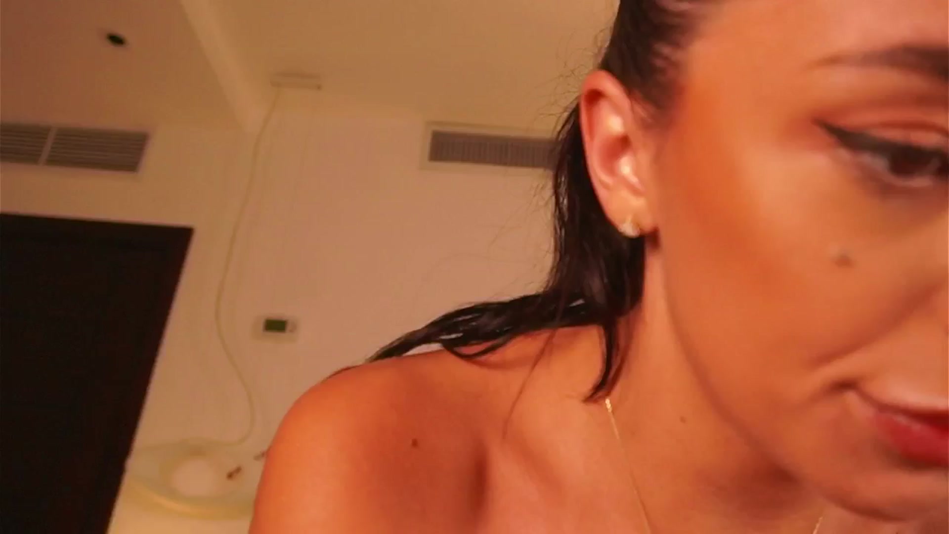 Gallery image thumbnail from LunaMystyque's myfreecams stream on, 01/16/2026, 22:22 image 8 of 20