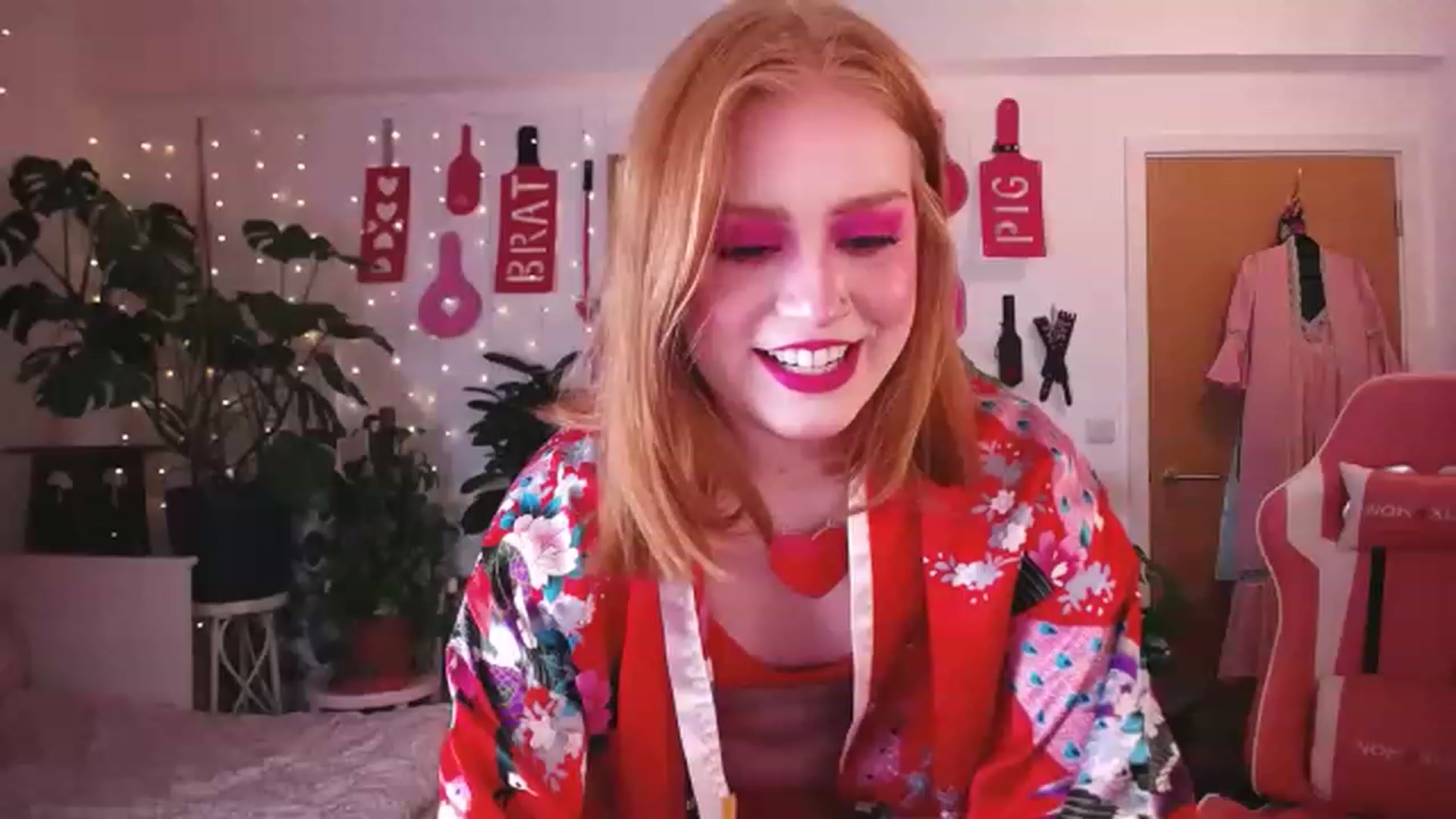 Gallery image thumbnail from LunaRoux's myfreecams stream on, 02/01/2023, 17:47 image 14 of 20