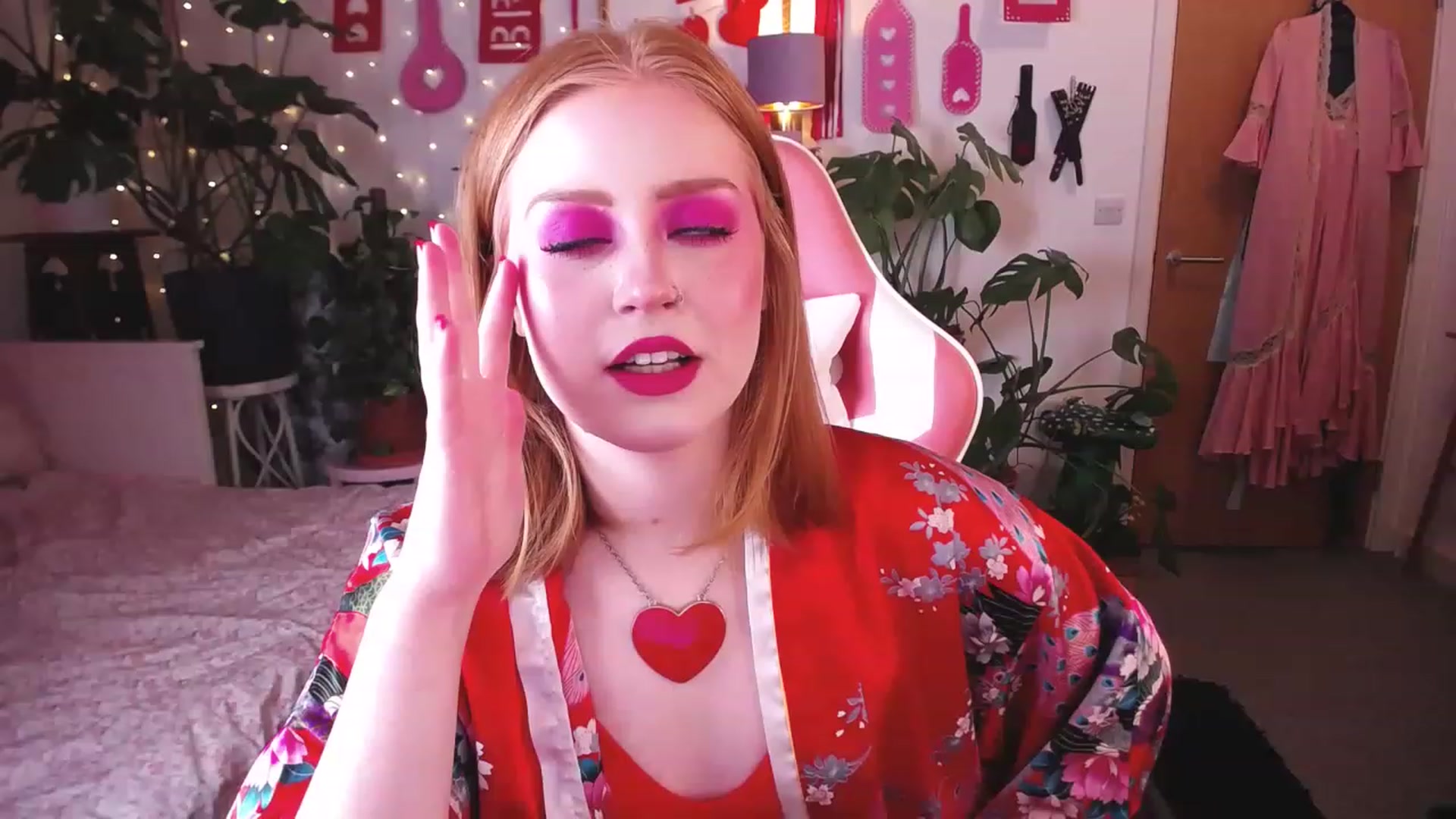 Gallery image thumbnail from LunaRoux's myfreecams stream on, 02/01/2023, 17:47 image 4 of 20