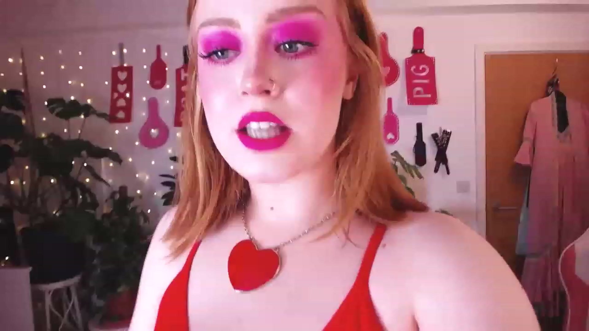 Gallery image thumbnail from LunaRoux's myfreecams stream on, 02/01/2023, 17:47 image 19 of 20