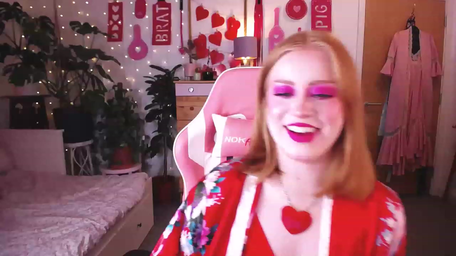 Gallery image thumbnail from LunaRoux's myfreecams stream on, 02/01/2023, 17:47 image 2 of 20