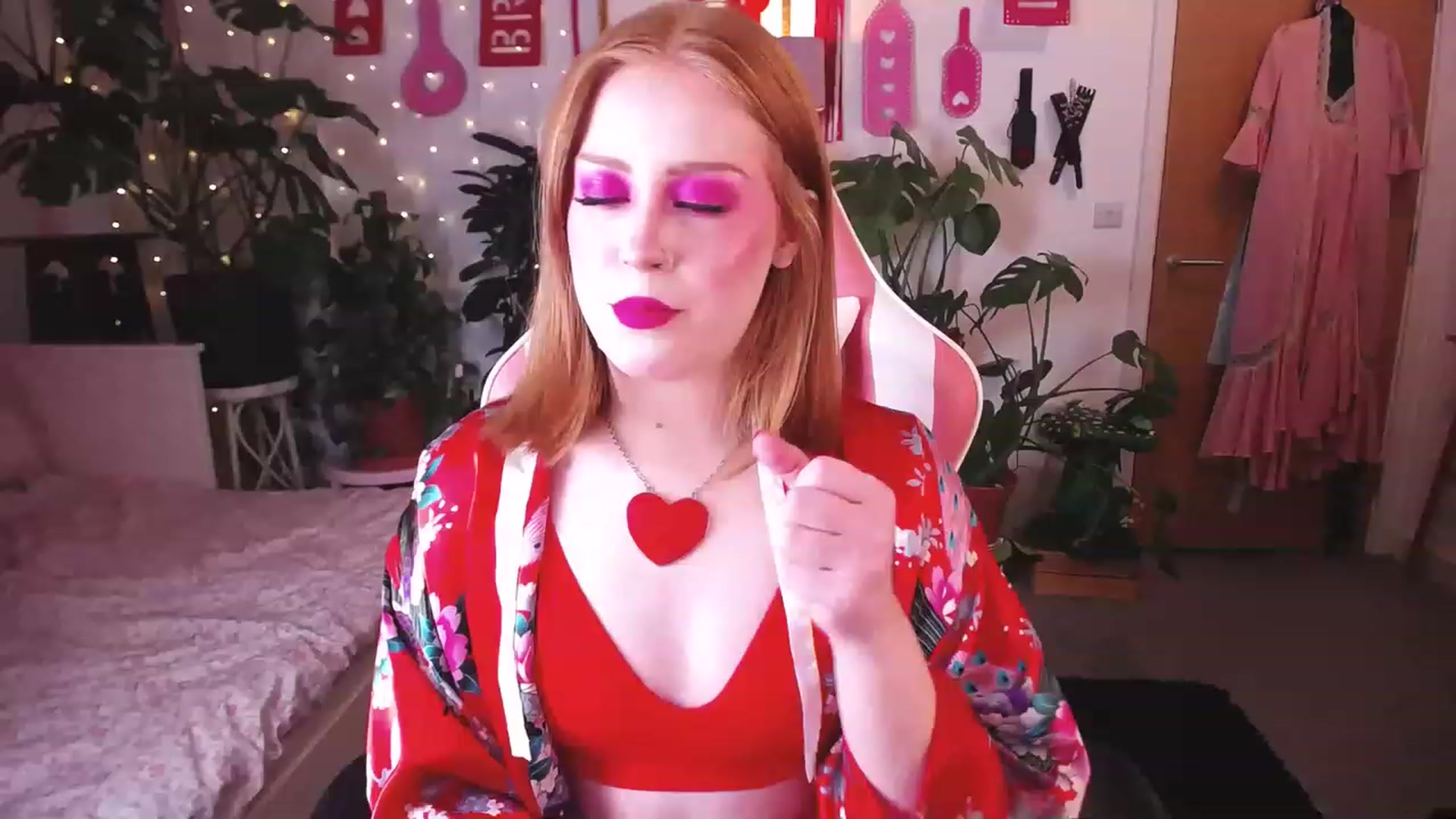 Gallery image thumbnail from LunaRoux's myfreecams stream on, 02/01/2023, 17:47 image 8 of 20