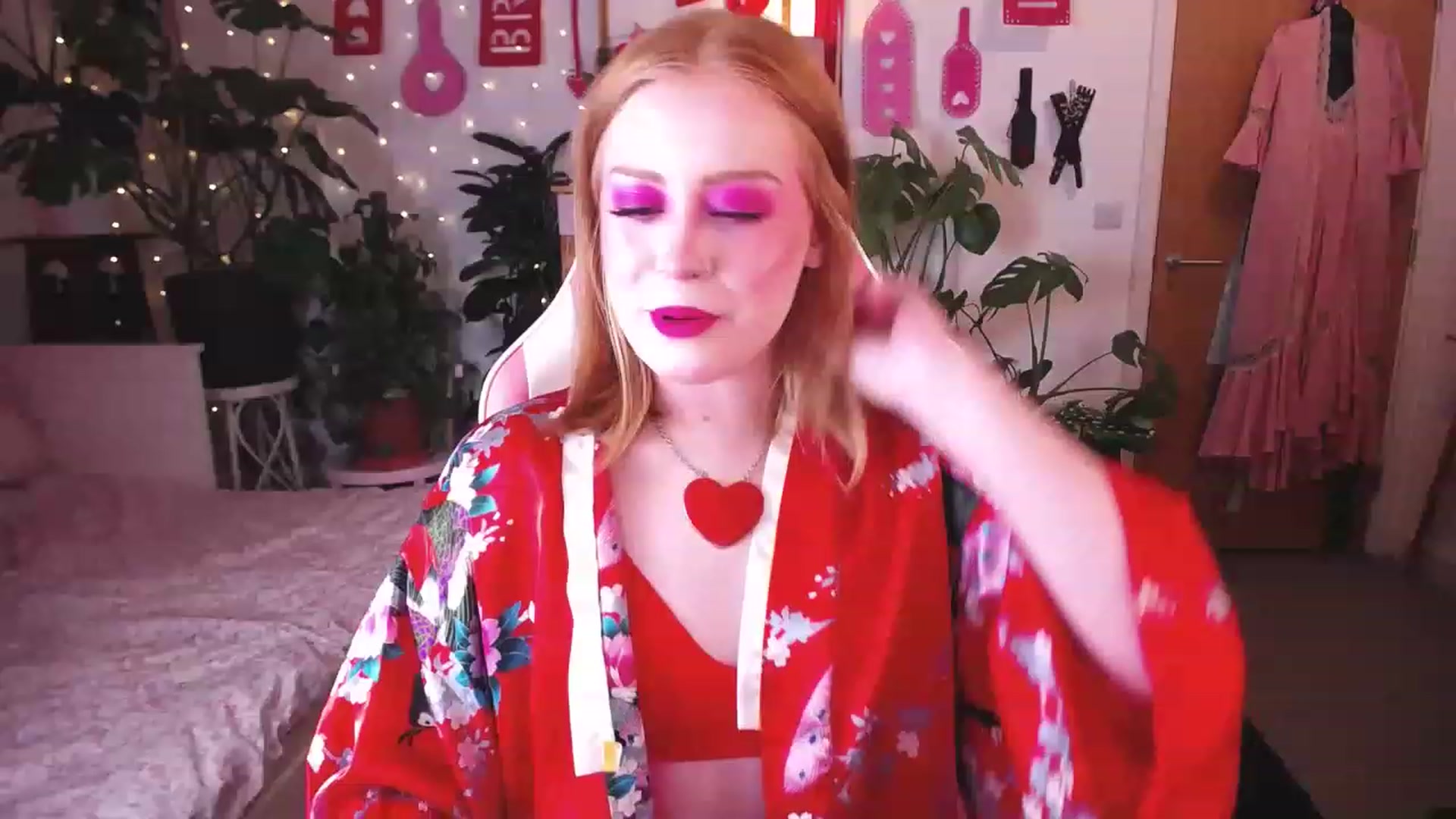 Gallery image thumbnail from LunaRoux's myfreecams stream on, 02/01/2023, 17:47 image 3 of 20