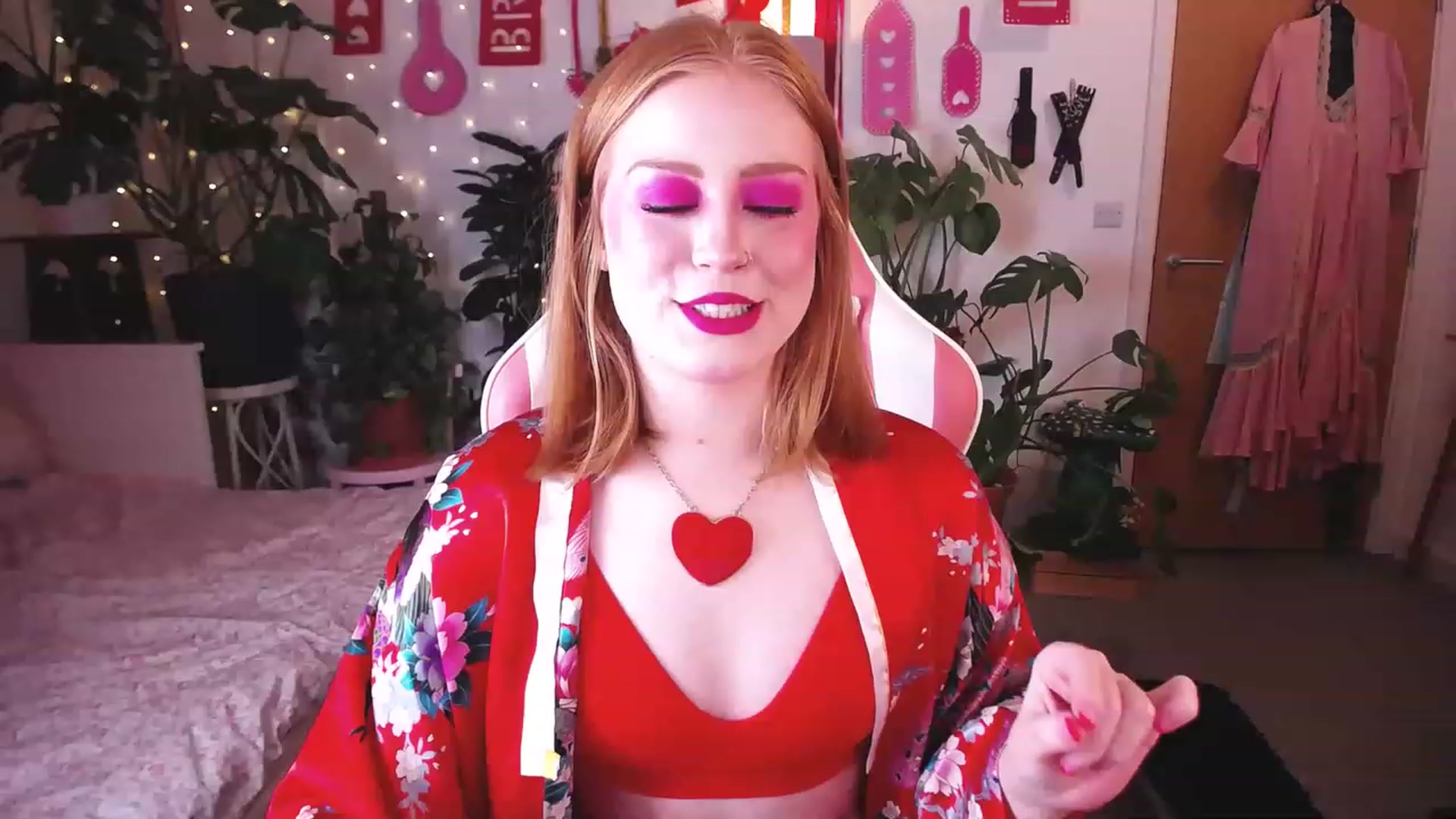 Gallery image thumbnail from LunaRoux's myfreecams stream on, 02/01/2023, 17:47 image 6 of 20