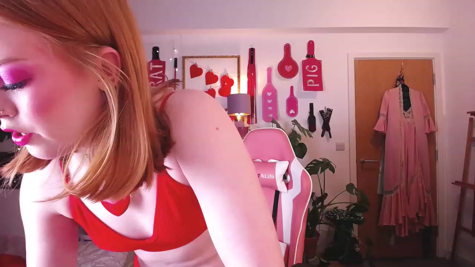 Gallery image thumbnail from LunaRoux's myfreecams stream on, 02/01/2023, 18:23 image 16 of 20