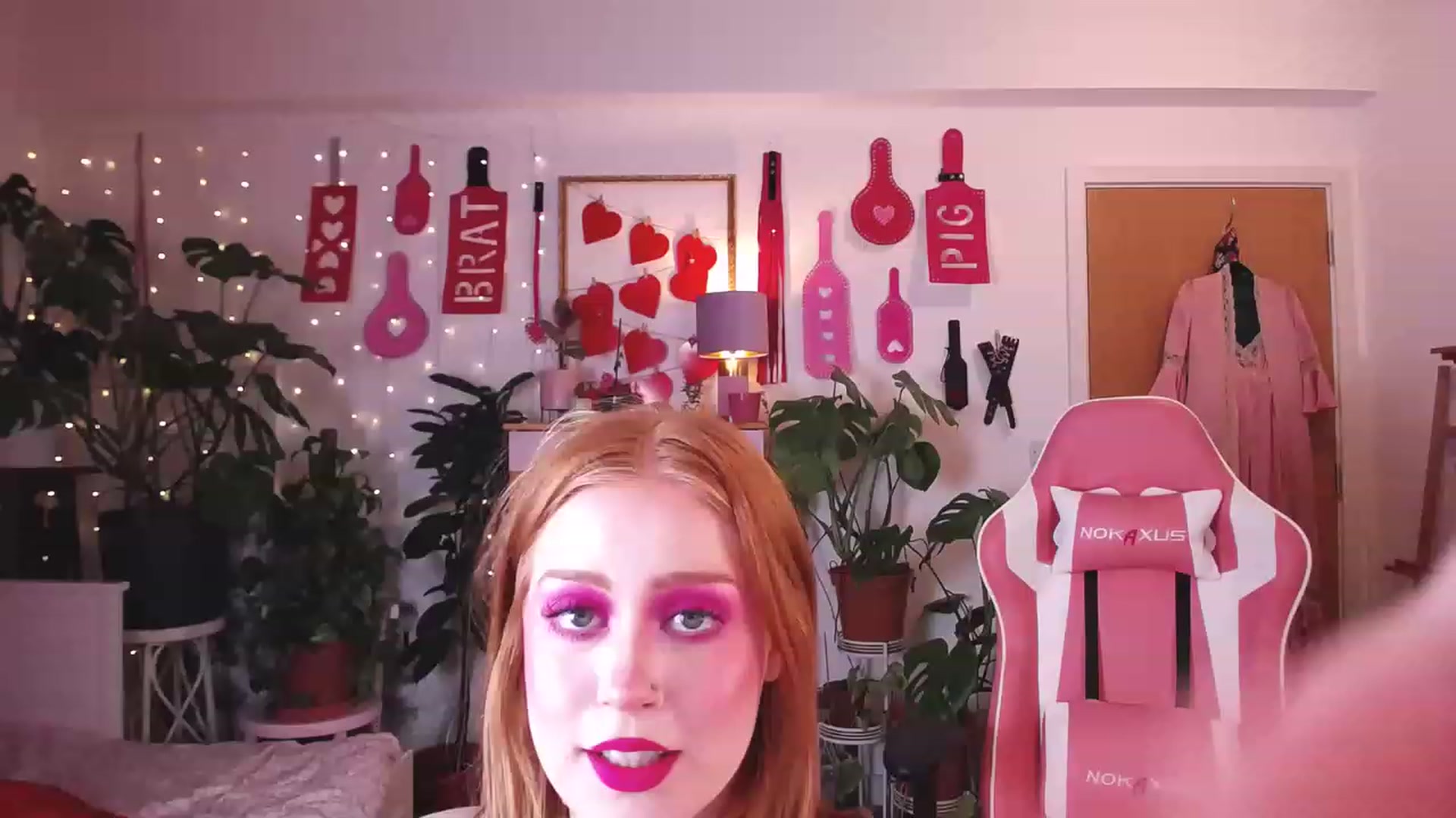 Gallery image thumbnail from LunaRoux's myfreecams stream on, 02/01/2023, 18:23 image 3 of 20