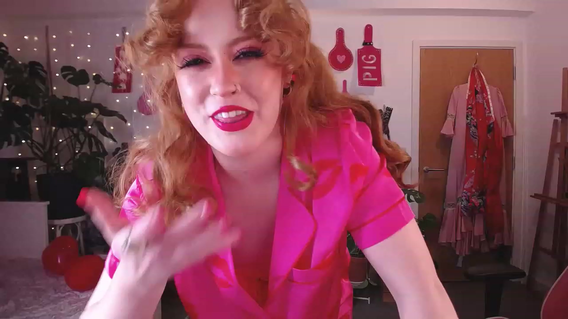 Gallery image thumbnail from LunaRoux's myfreecams stream on, 02/14/2023, 22:52 image 3 of 20