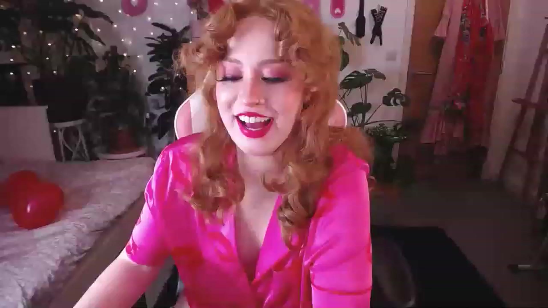 Gallery image thumbnail from LunaRoux's myfreecams stream on, 02/14/2023, 22:52 image 8 of 20