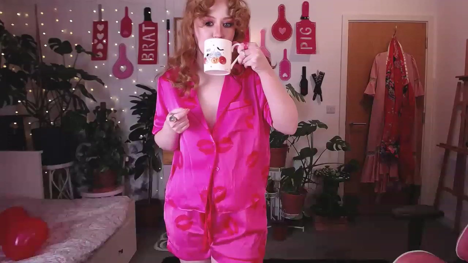 Gallery image thumbnail from LunaRoux's myfreecams stream on, 02/14/2023, 22:52 image 12 of 20