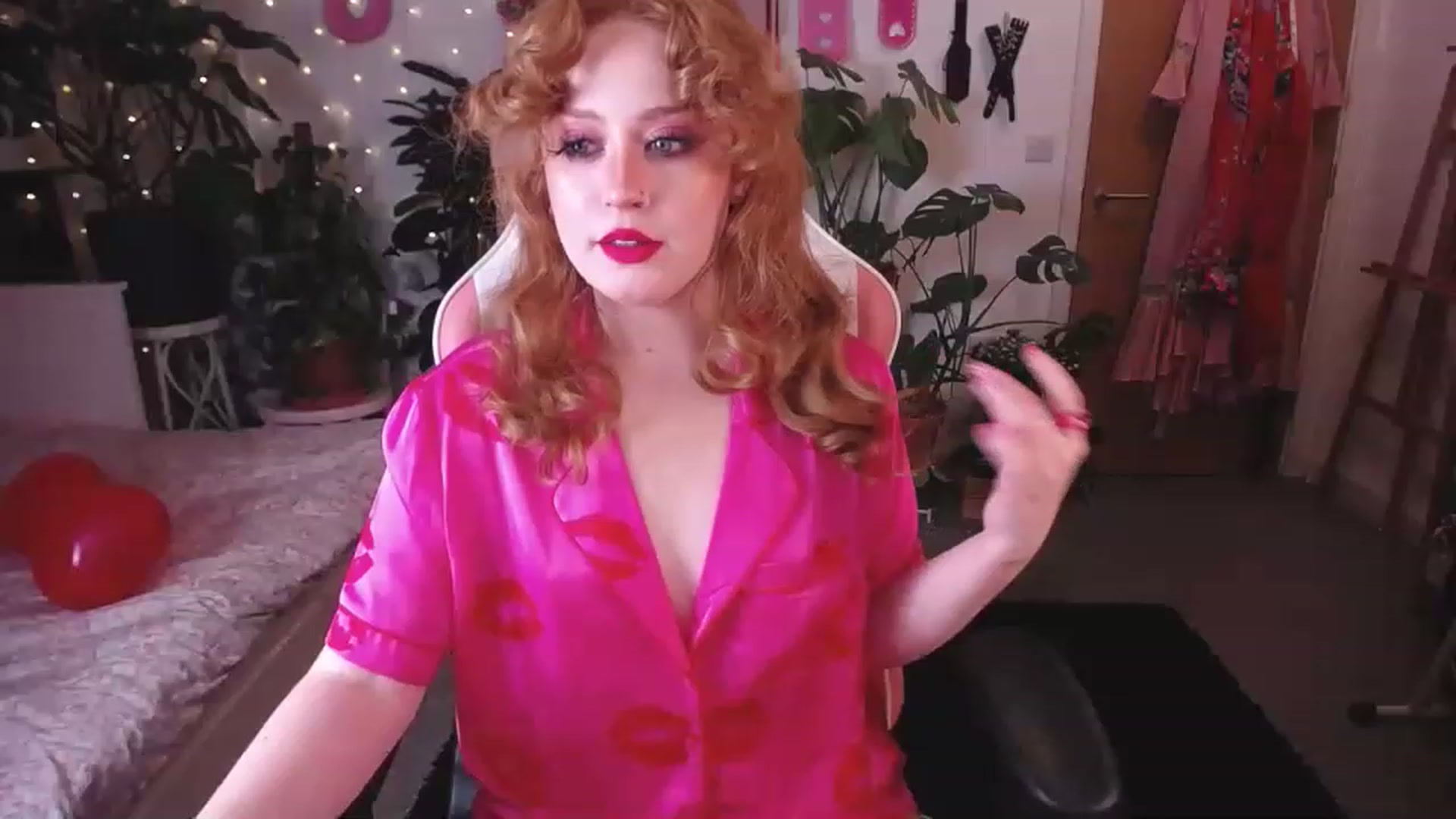 Gallery image thumbnail from LunaRoux's myfreecams stream on, 02/14/2023, 22:52 image 9 of 20