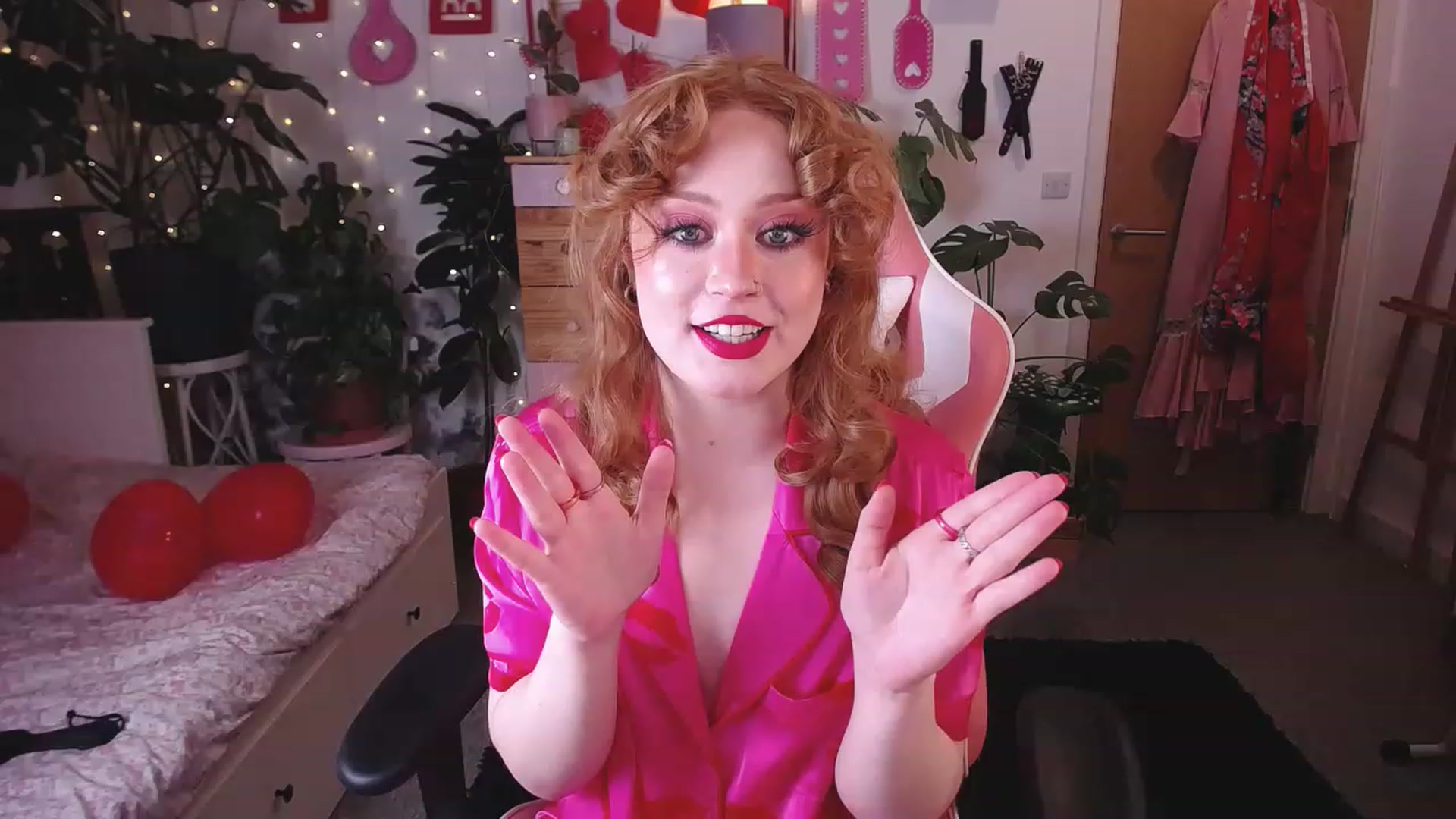 Gallery image thumbnail from LunaRoux's myfreecams stream on, 02/14/2023, 23:57 image 9 of 20