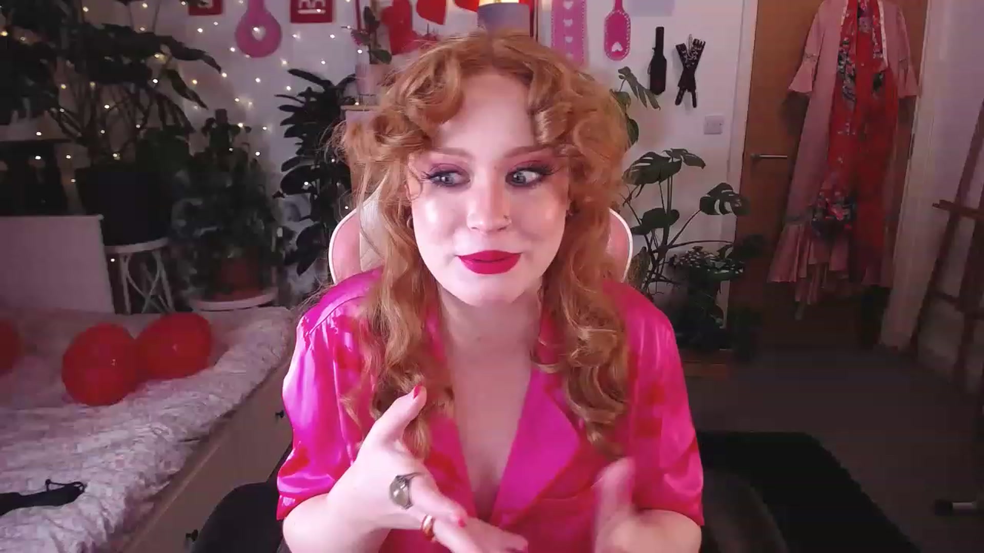 Gallery image thumbnail from LunaRoux's myfreecams stream on, 02/14/2023, 23:57 image 5 of 20