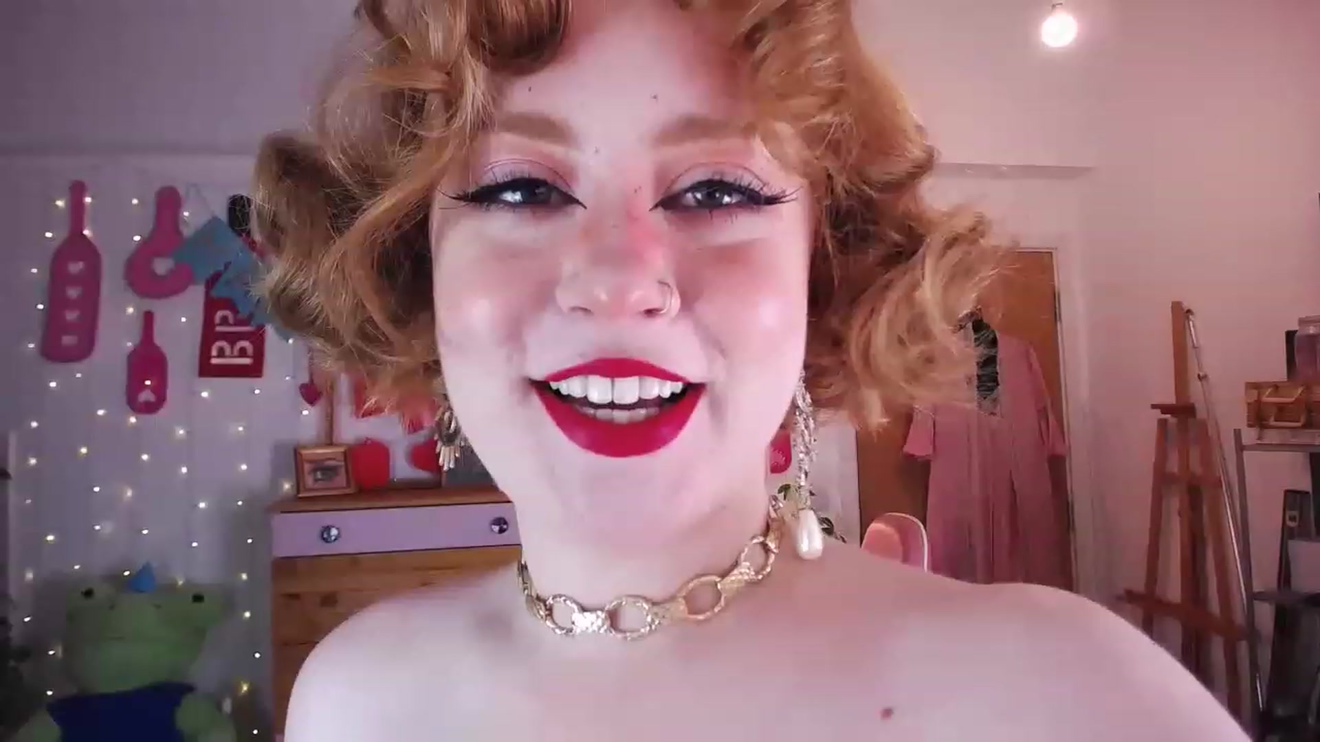 Gallery image thumbnail from LunaRoux's myfreecams stream on, 05/28/2023, 22:05 image 4 of 20