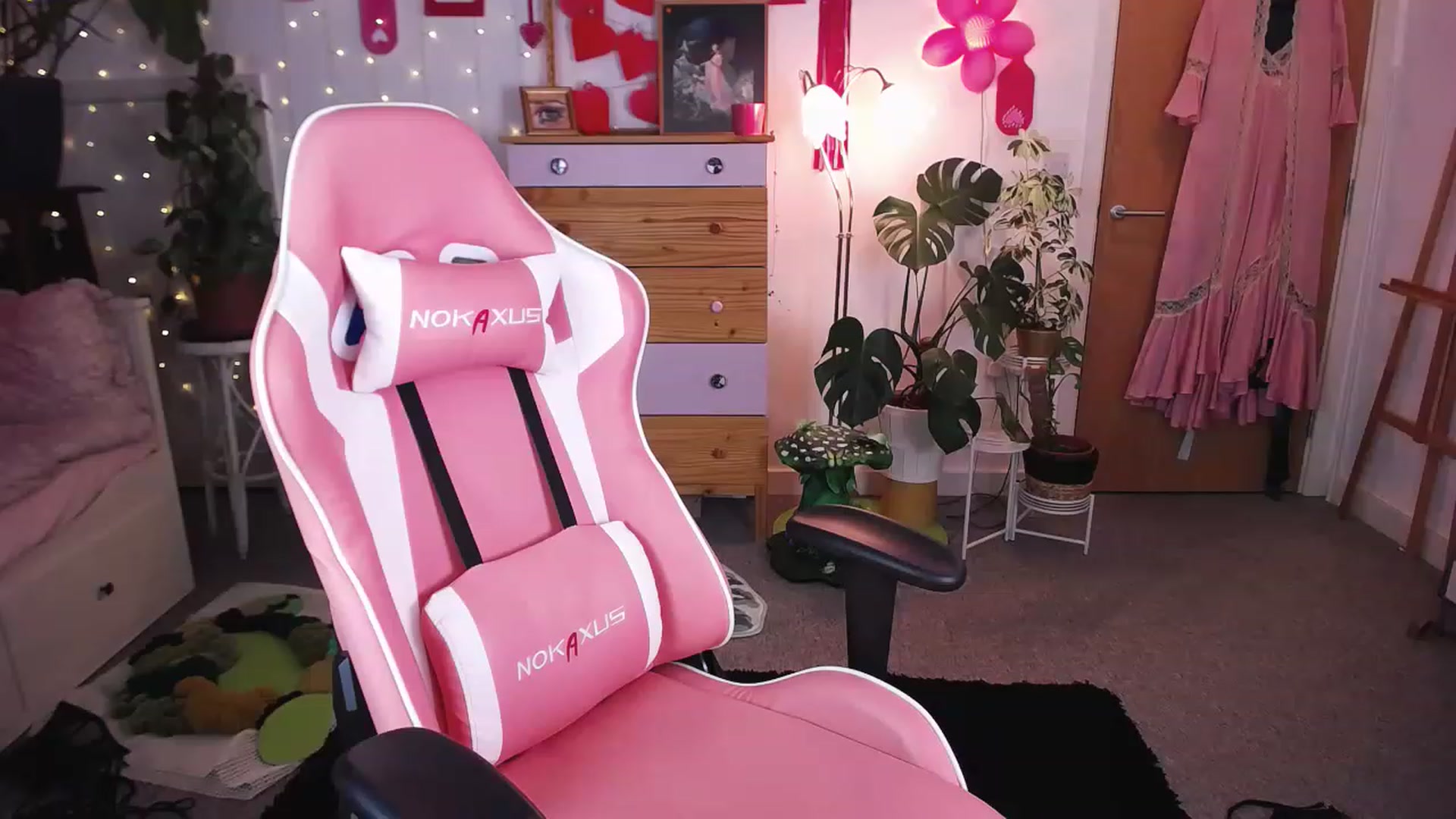 Gallery image thumbnail from LunaRoux's myfreecams stream on, 05/28/2023, 23:41 image 11 of 20