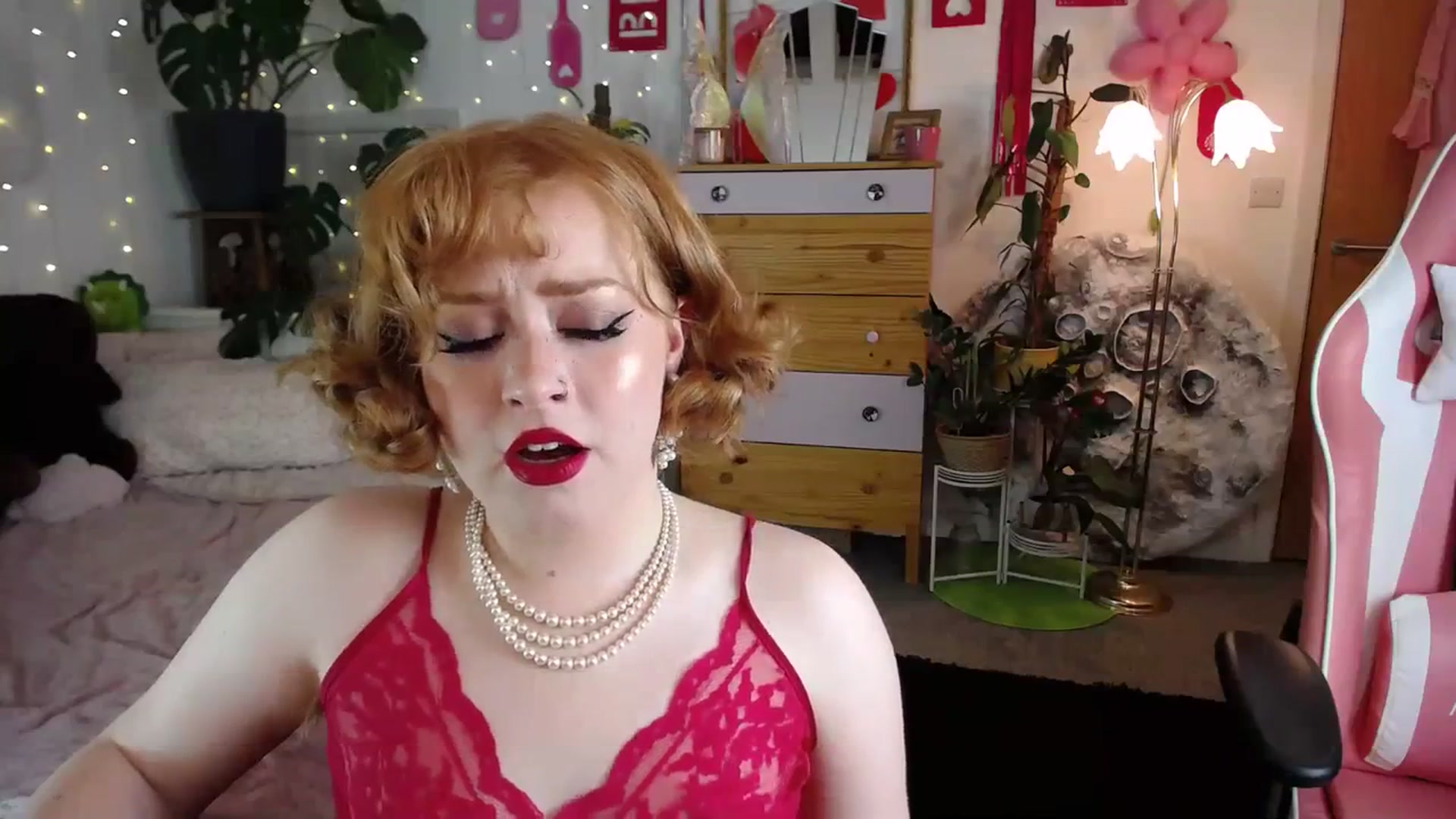 Gallery image thumbnail from LunaRoux's myfreecams stream on, 12/28/2023, 22:49 image 18 of 20