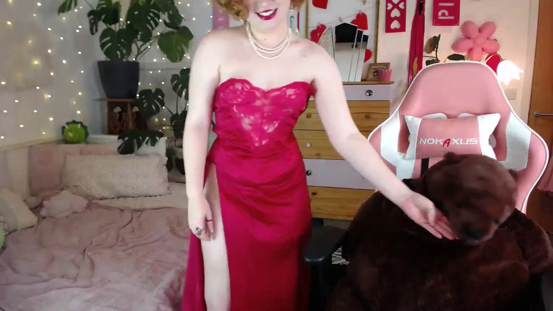Gallery image thumbnail from LunaRoux's myfreecams stream on, 12/28/2023, 22:49 image 14 of 20
