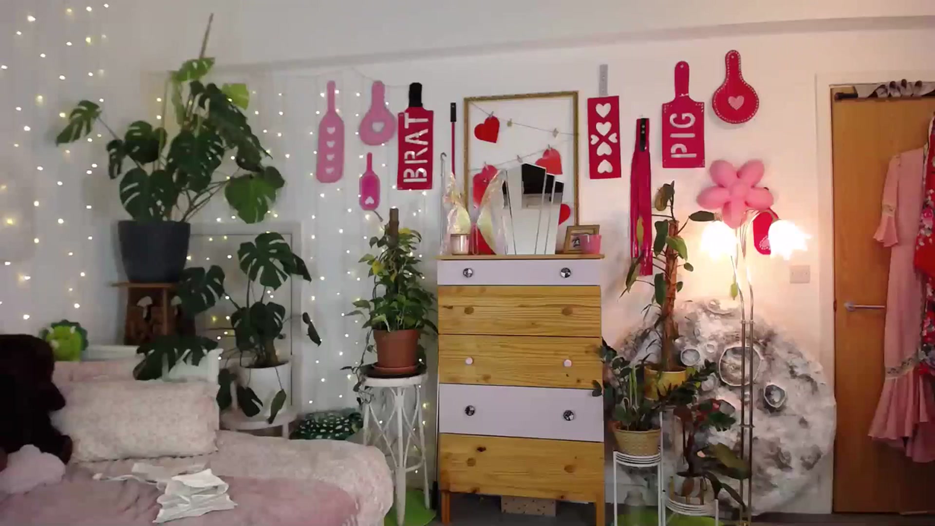 Gallery image thumbnail from LunaRoux's myfreecams stream on, 12/29/2023, 24:30 image 11 of 20