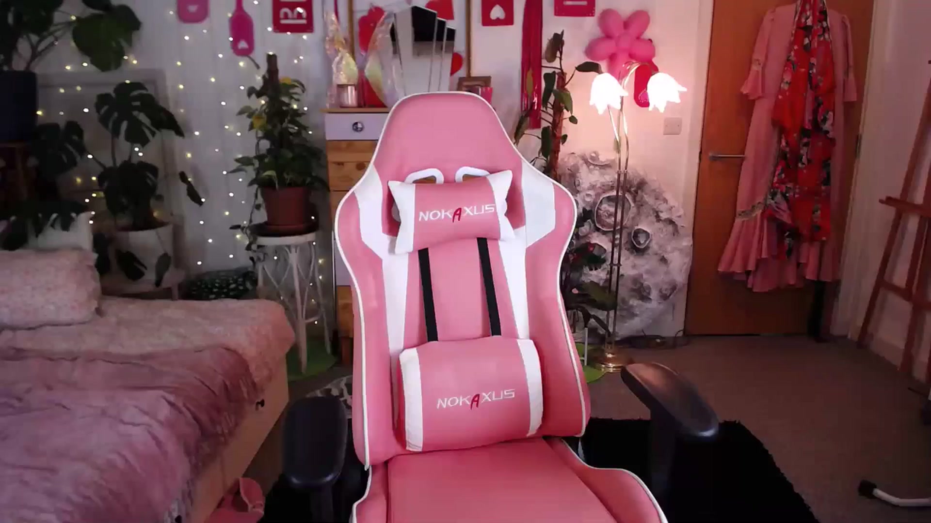 Gallery image thumbnail from LunaRoux's myfreecams stream on, 12/30/2023, 24:03 image 20 of 20