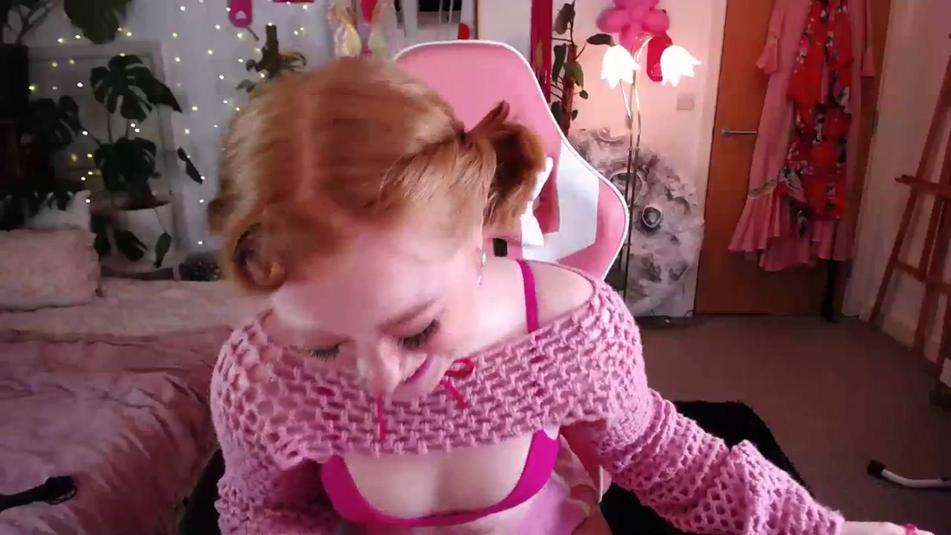 Gallery image thumbnail from LunaRoux's myfreecams stream on, 12/30/2023, 24:03 image 4 of 20