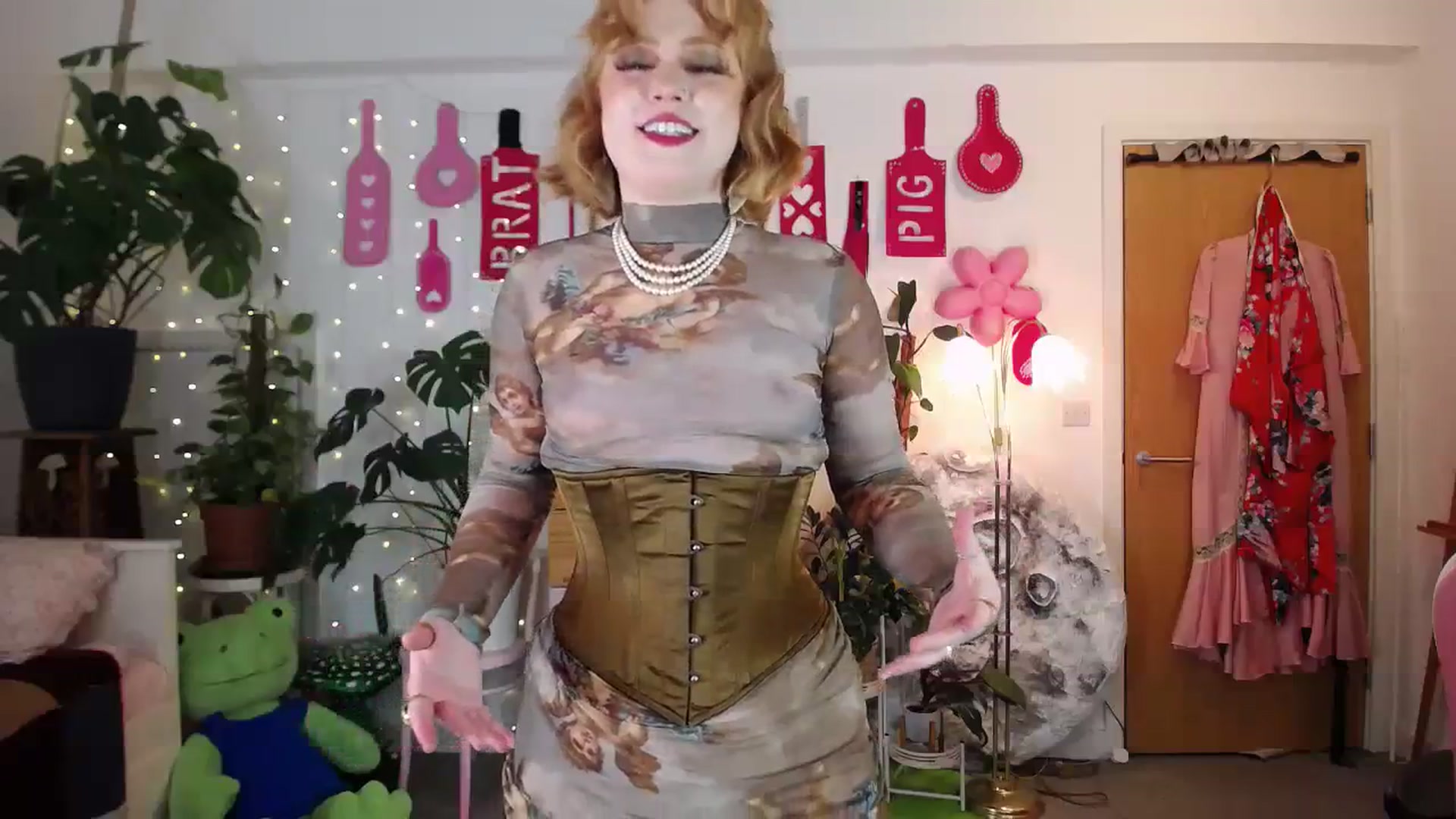 Gallery image thumbnail from LunaRoux's myfreecams stream on, 01/15/2024, 22:46 image 12 of 20