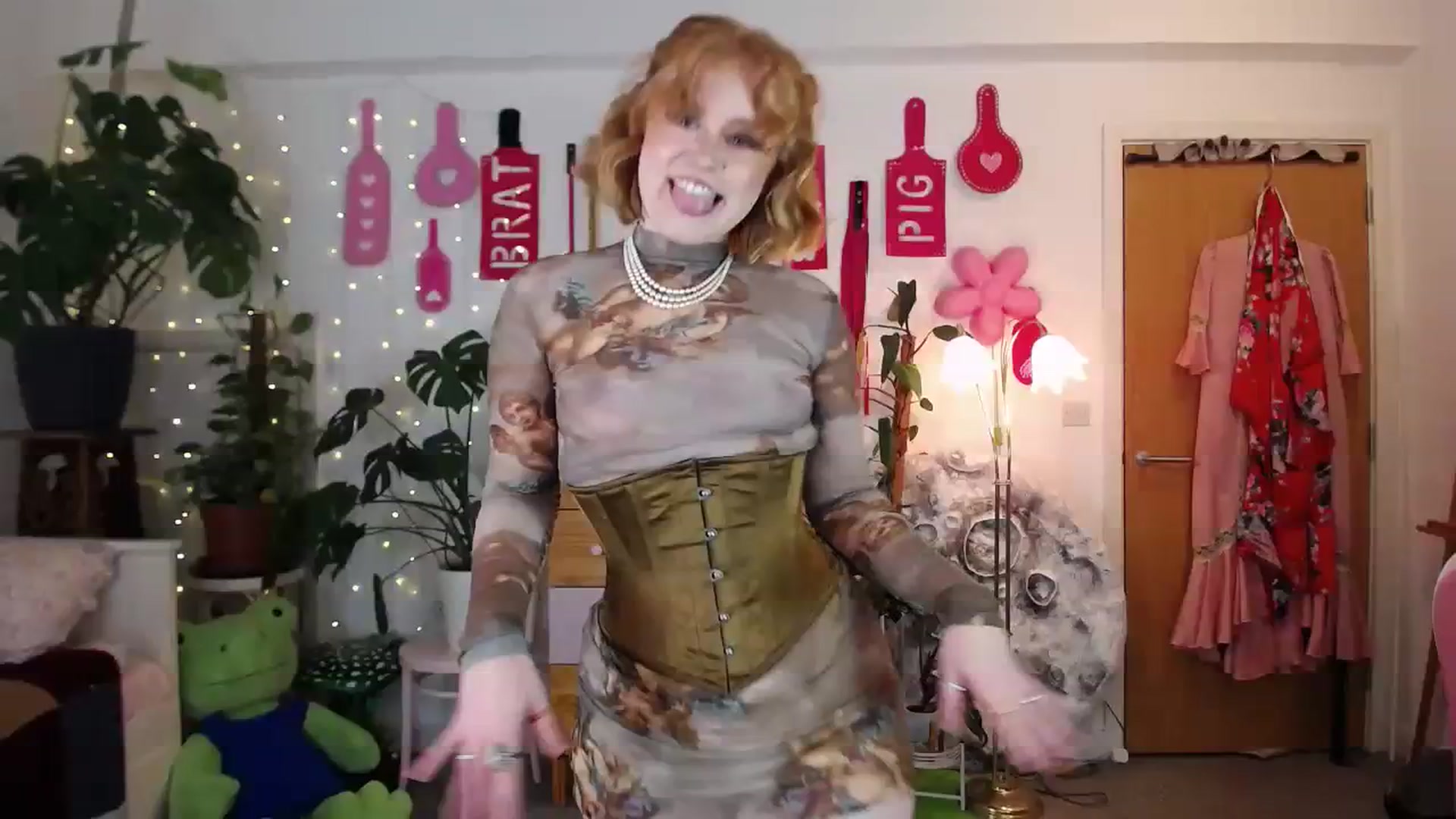 Gallery image thumbnail from LunaRoux's myfreecams stream on, 01/15/2024, 22:46 image 10 of 20