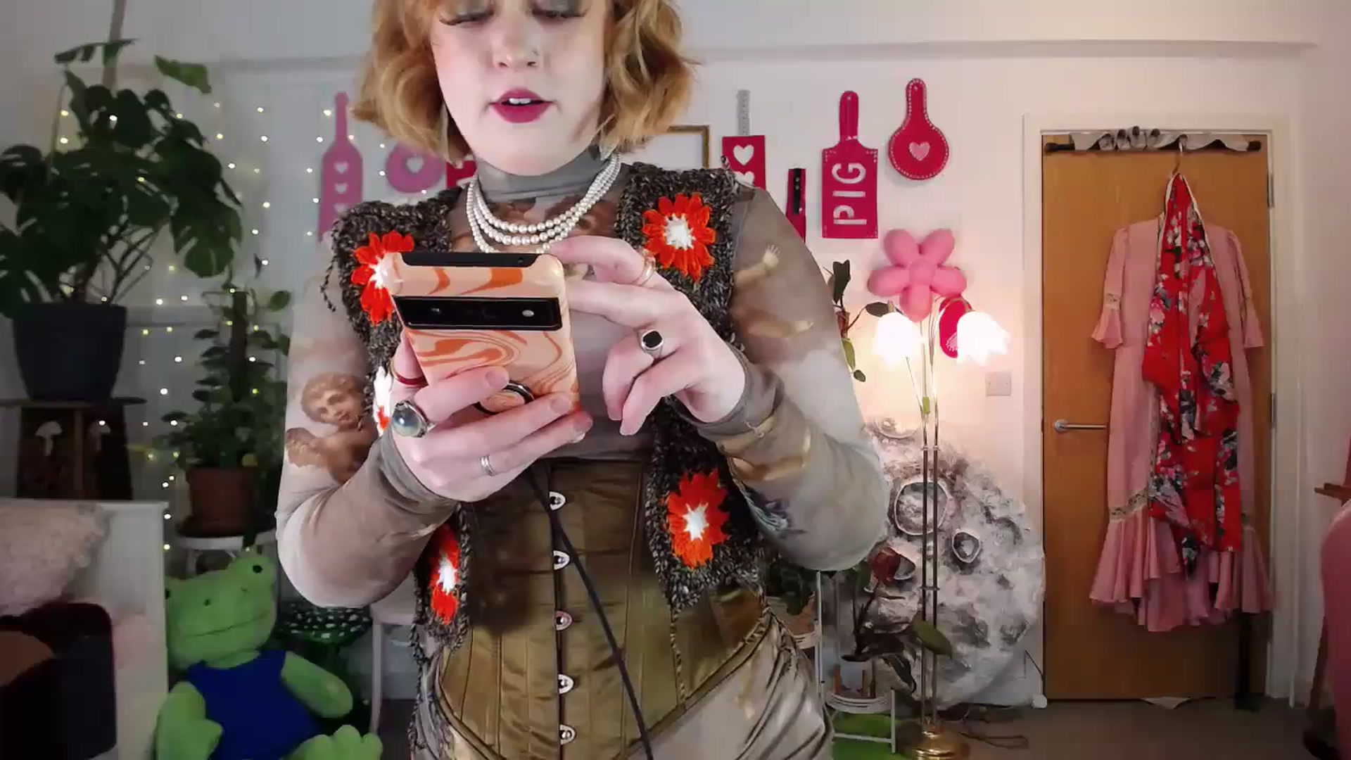 Gallery image thumbnail from LunaRoux's myfreecams stream on, 01/15/2024, 22:46 image 18 of 20