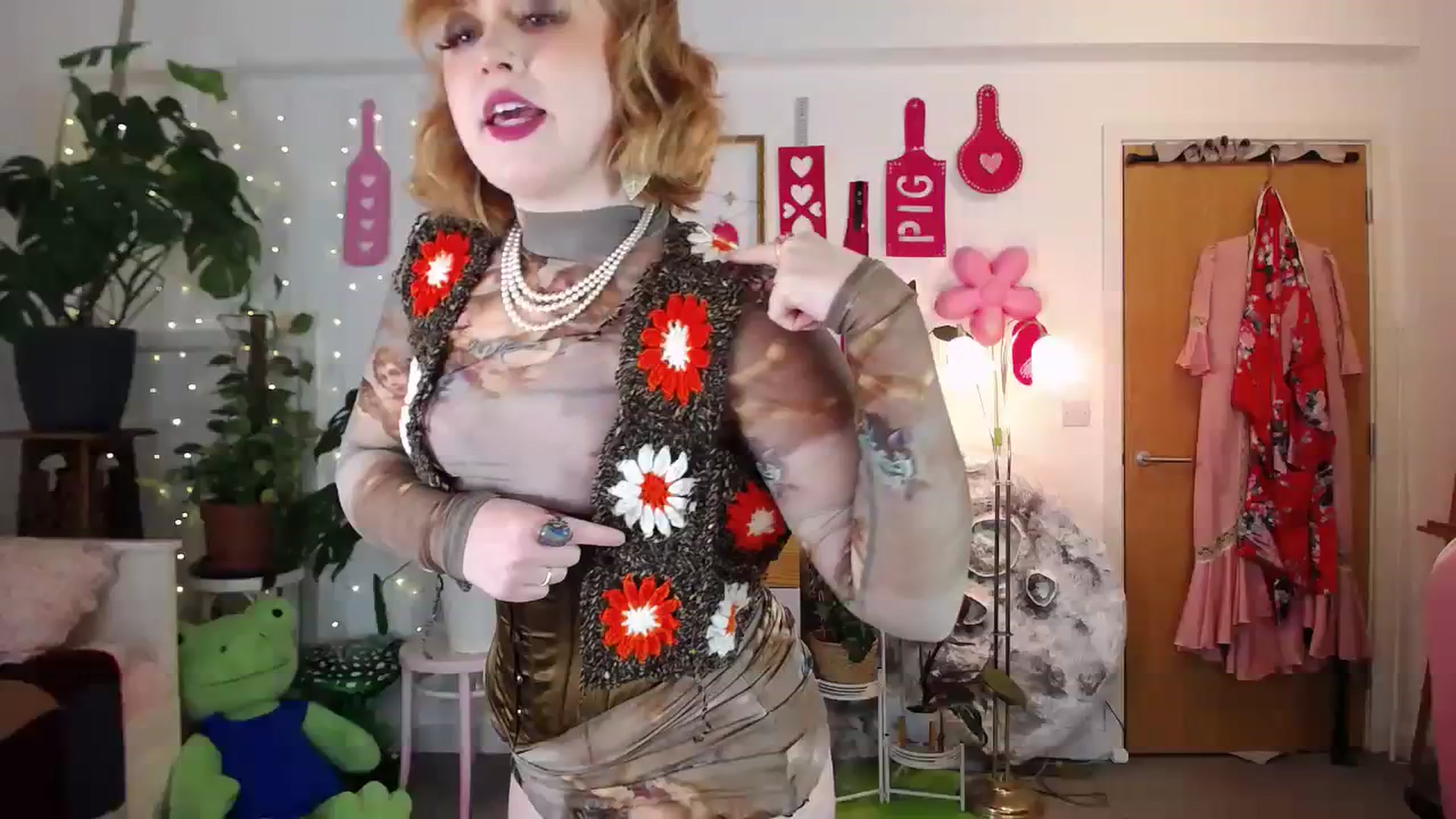 Gallery image thumbnail from LunaRoux's myfreecams stream on, 01/15/2024, 22:46 image 17 of 20