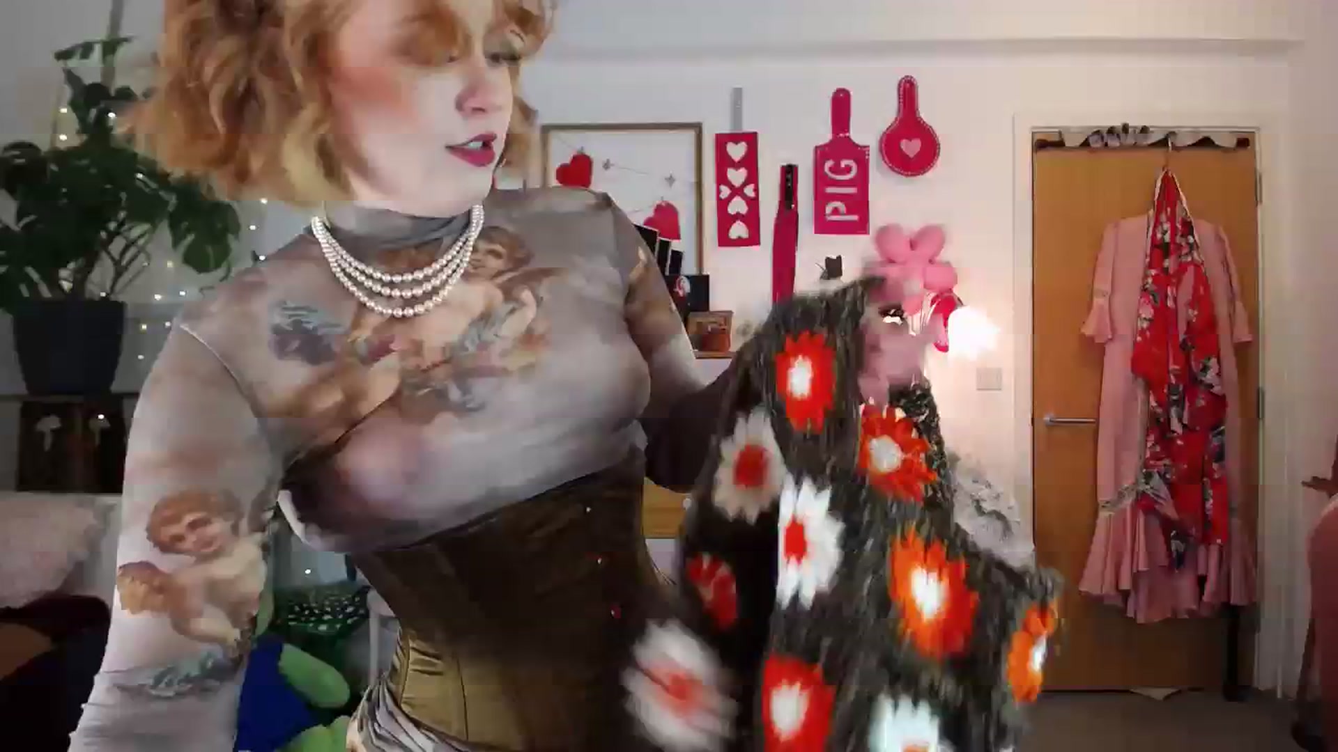 Gallery image thumbnail from LunaRoux's myfreecams stream on, 01/15/2024, 22:46 image 19 of 20