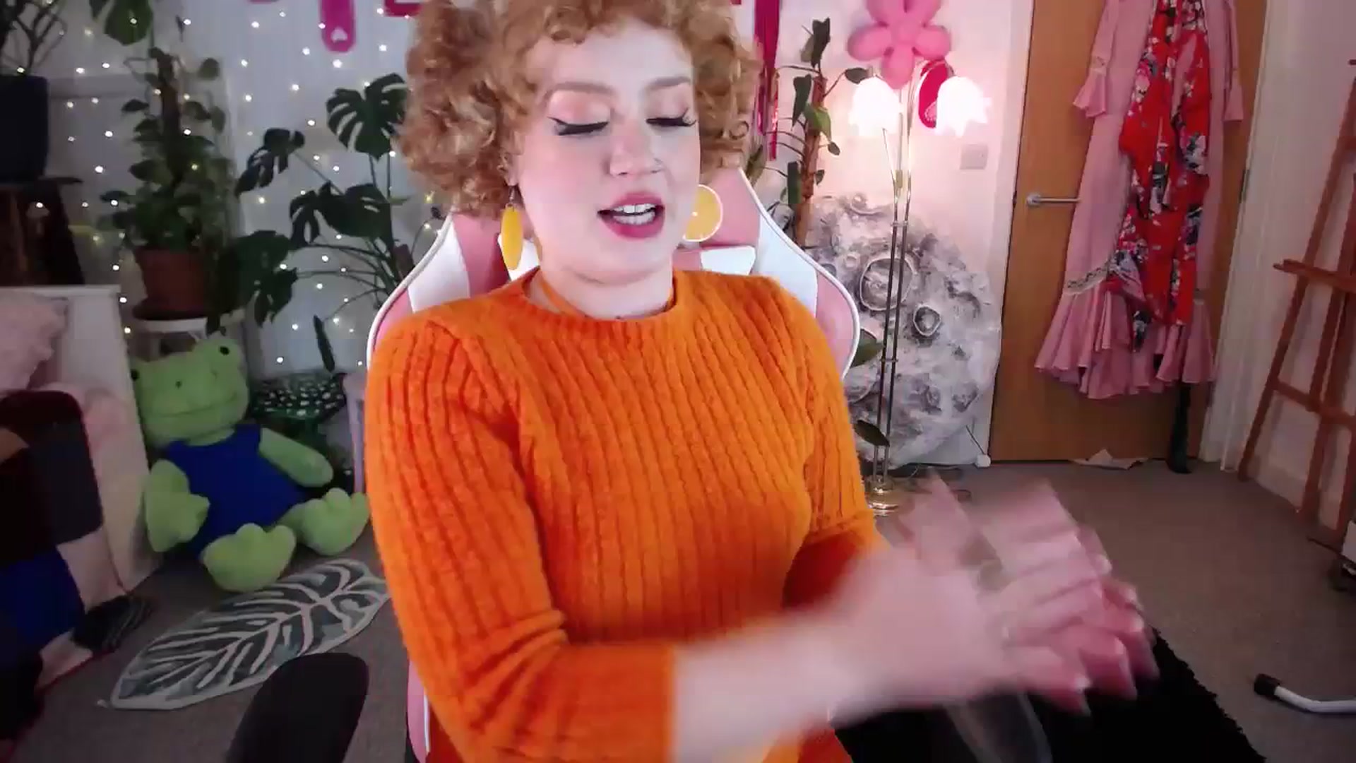 Gallery image thumbnail from LunaRoux's myfreecams stream on, 01/20/2024, 23:26 image 1 of 20