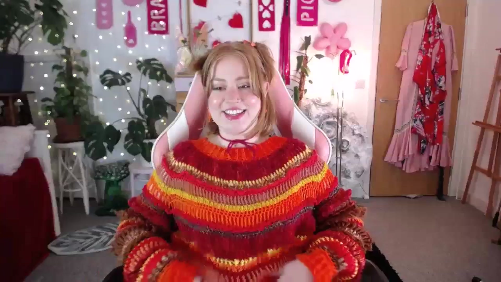 Gallery image thumbnail from LunaRoux's myfreecams stream on, 01/31/2024, 22:12 image 5 of 20